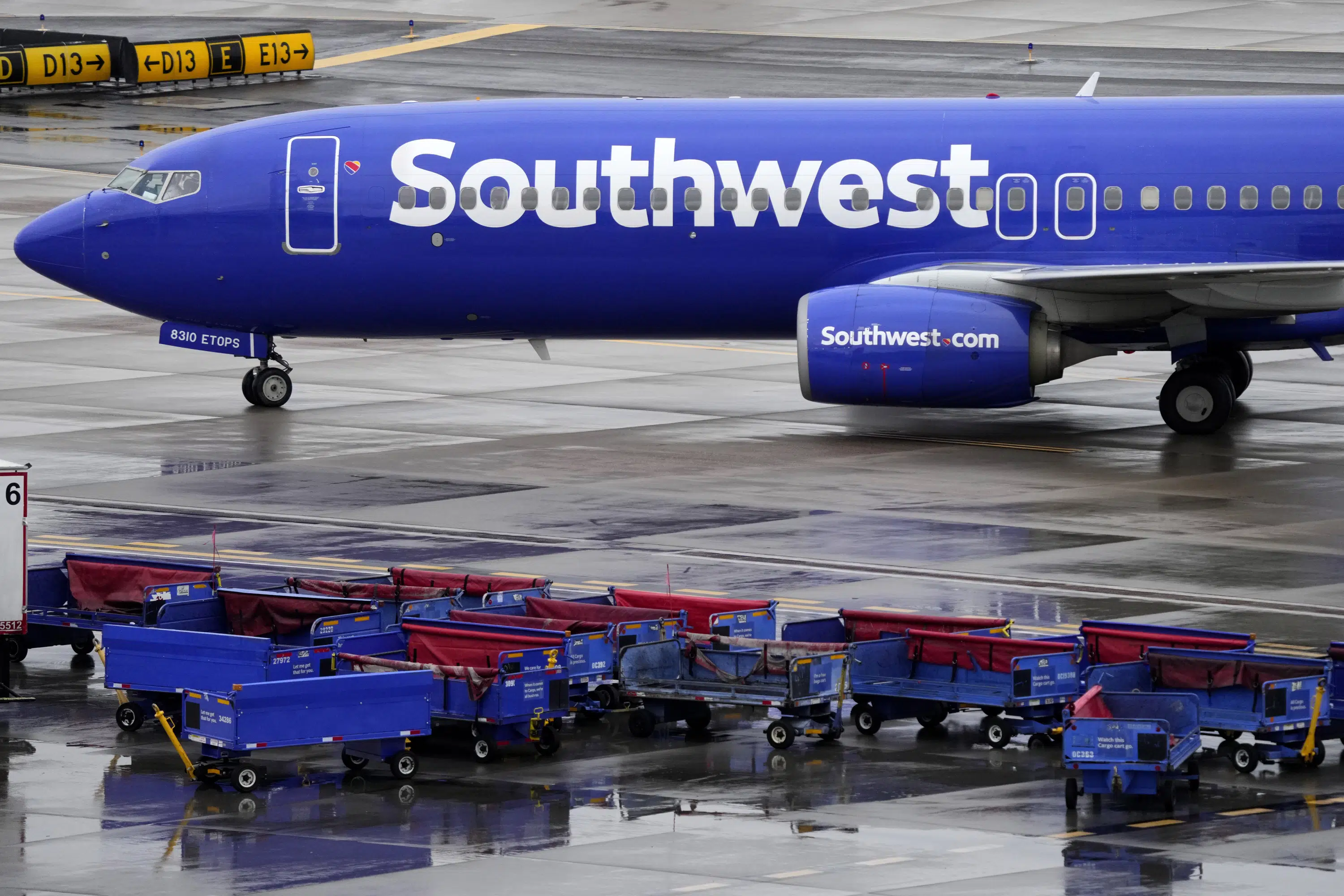 US investigating December flight cancellations at Southwest