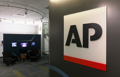 Archivo - El logotipo de The Associated Press tomado el 26 de abril de 2016 en Nueva York. (AP Foto/Hiro Komae, Archivo)
