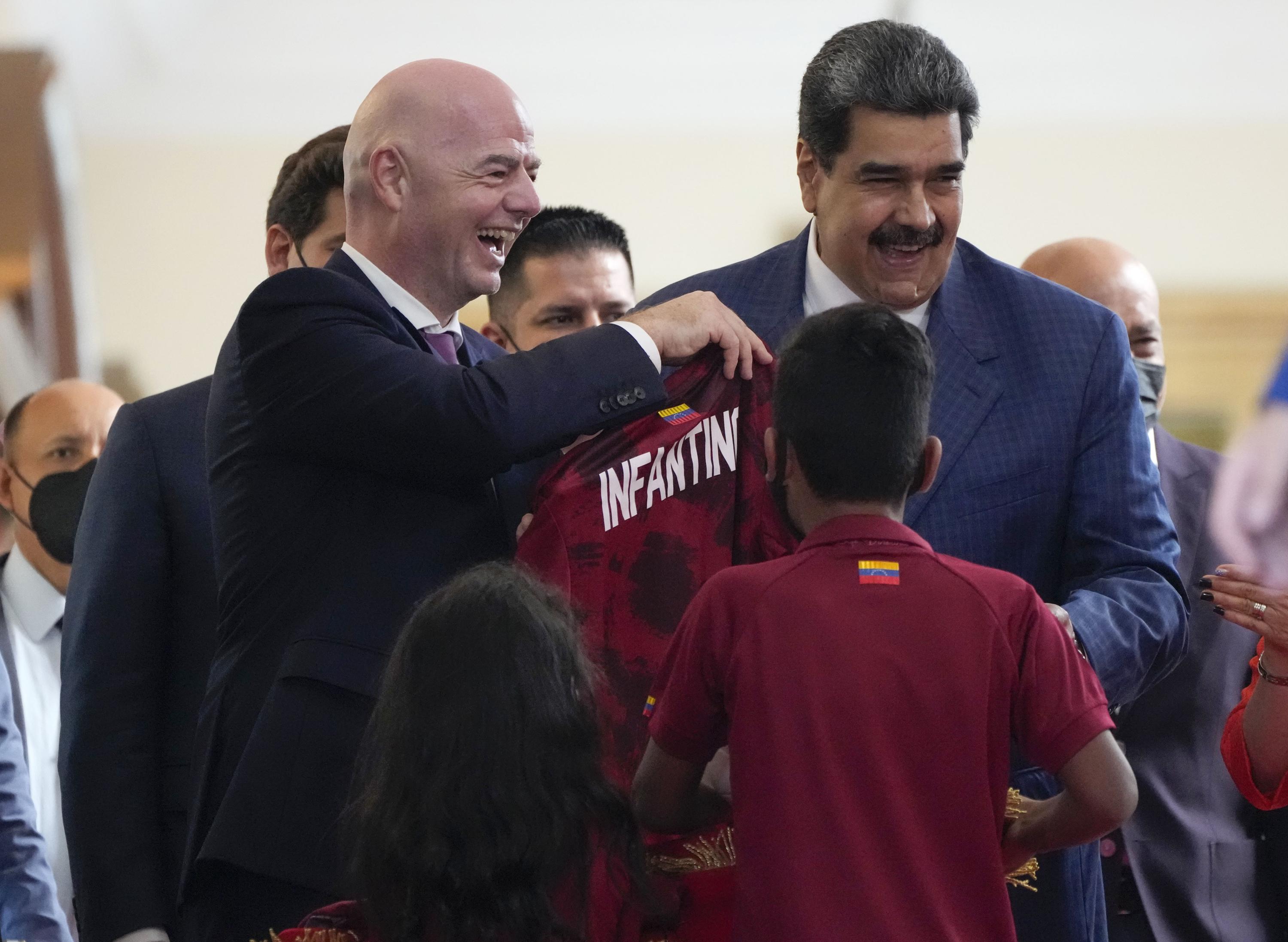 El COI expresa su preocupación por los Juegos Olímpicos por el plan de dos años de la FIFA para la Copa del Mundo