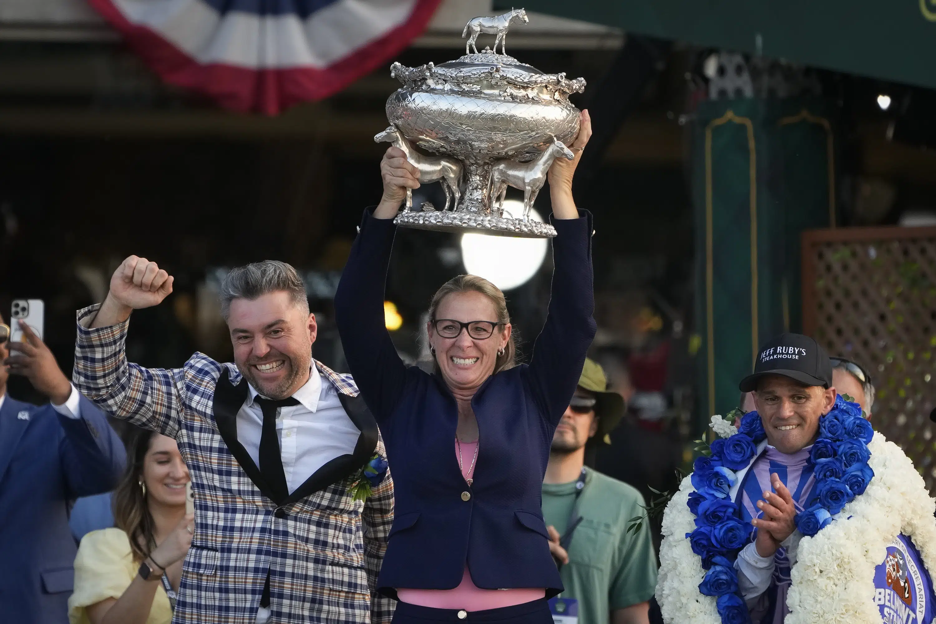 Arcangelo ha vinto il Belmont Stakes per rendere Gina Antonucci la prima allenatrice donna a vincere la Triple Crown