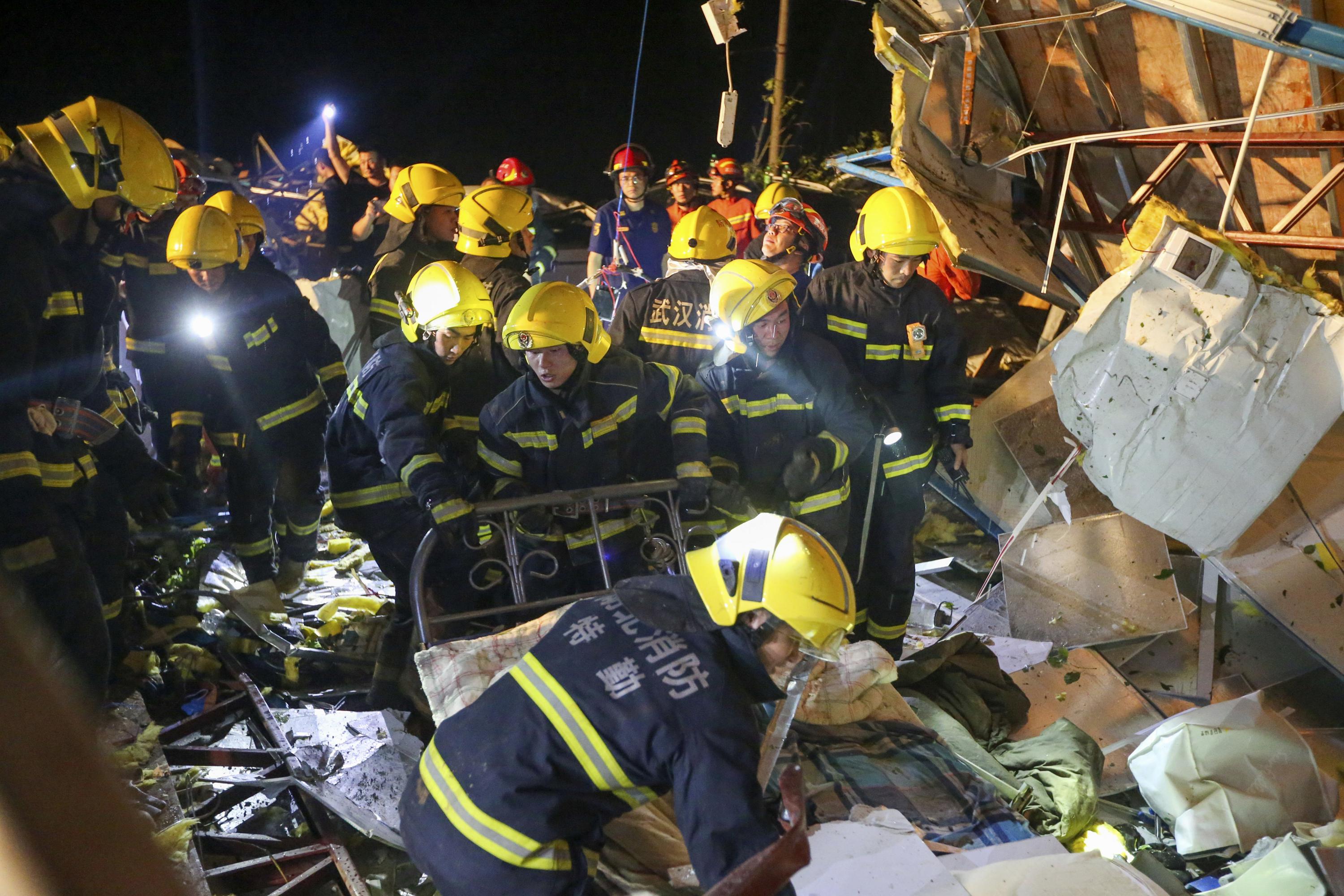 Les typhons consécutifs en tuent 12 en Chine;  Plus de 300 blessés