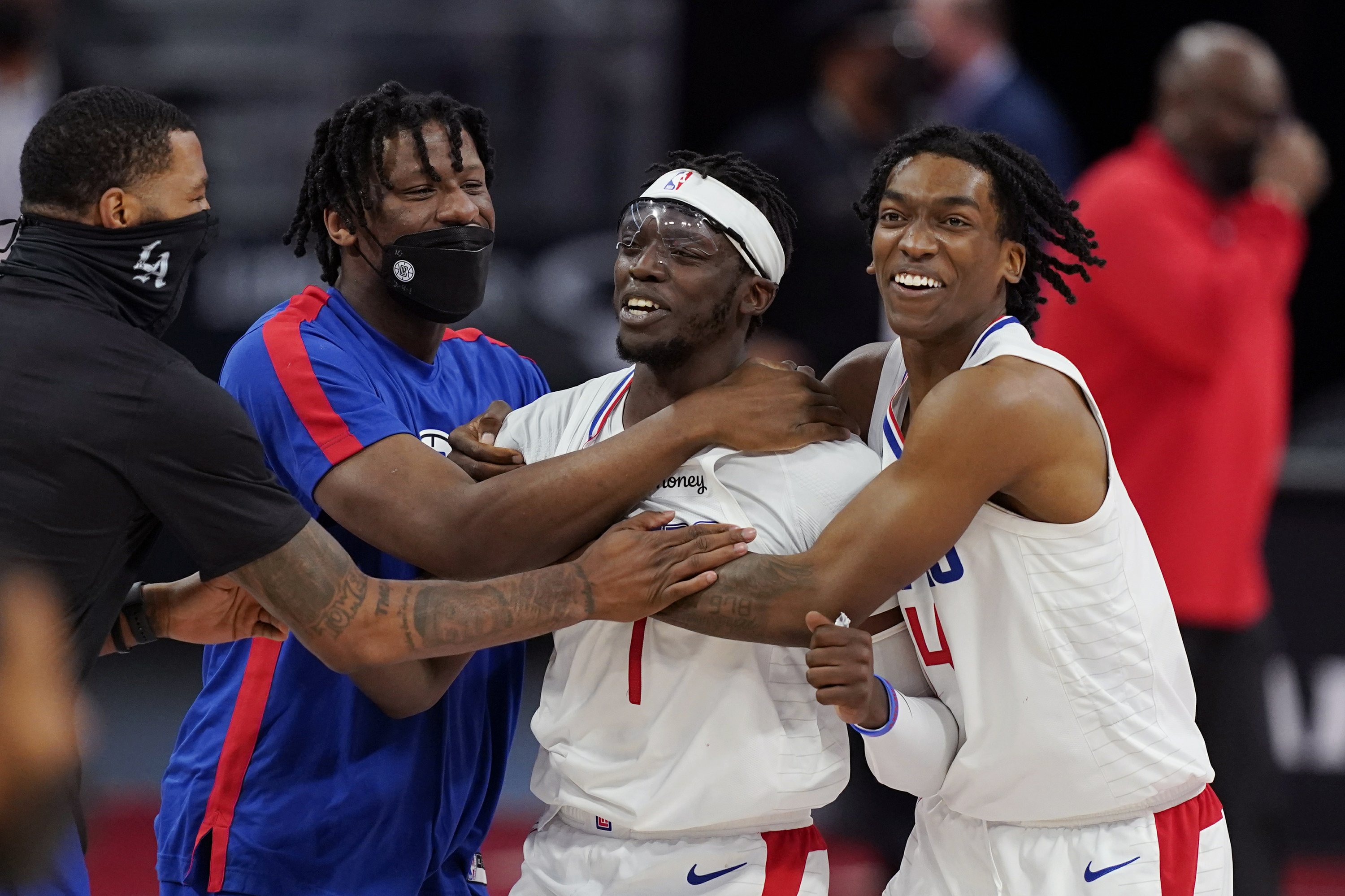 Jackson's jumper gives Clippers 100-98 win over Pistons | AP News