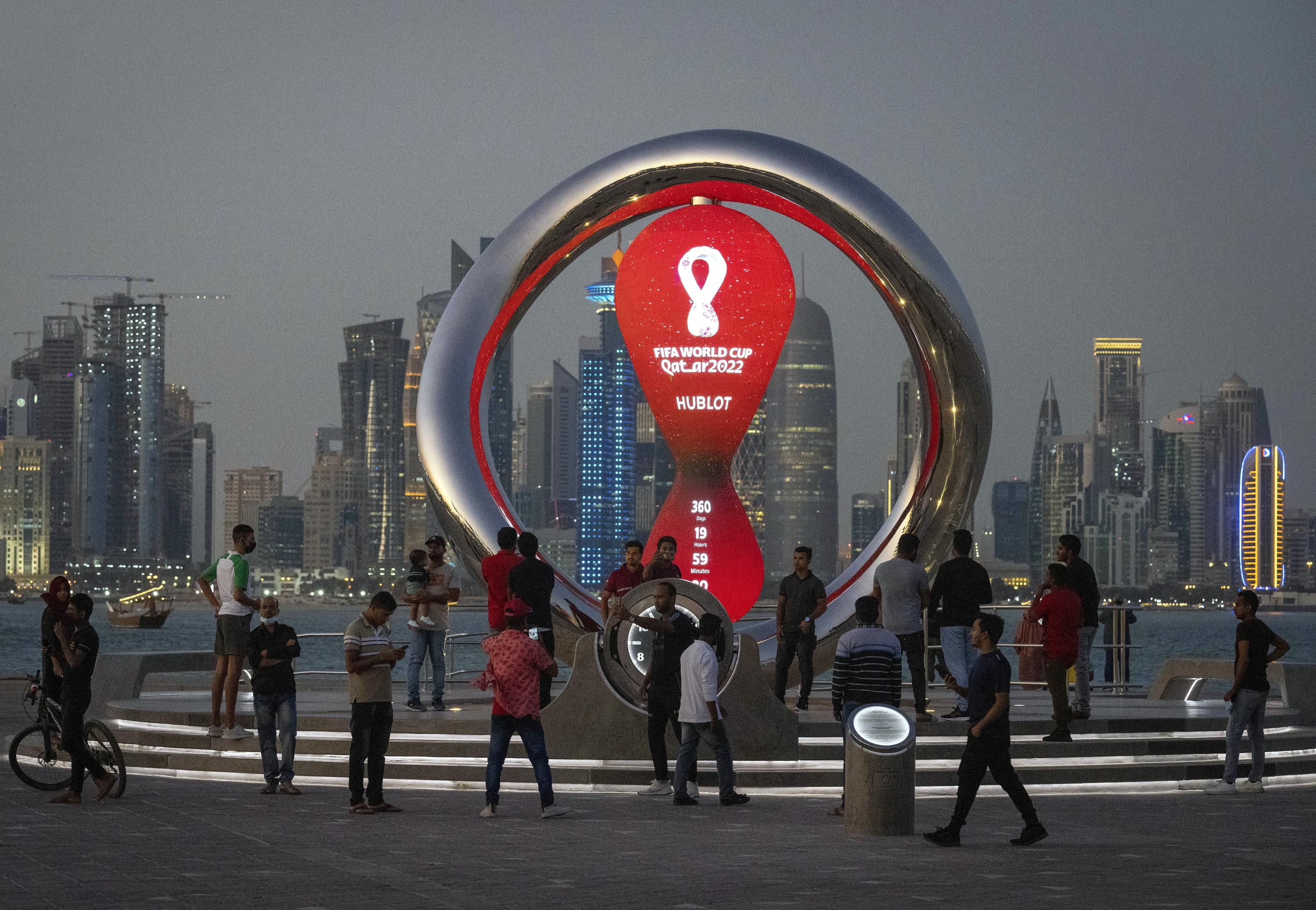 Les supporters de la Coupe du monde pourraient apporter des tensions politiques au calme au Qatar