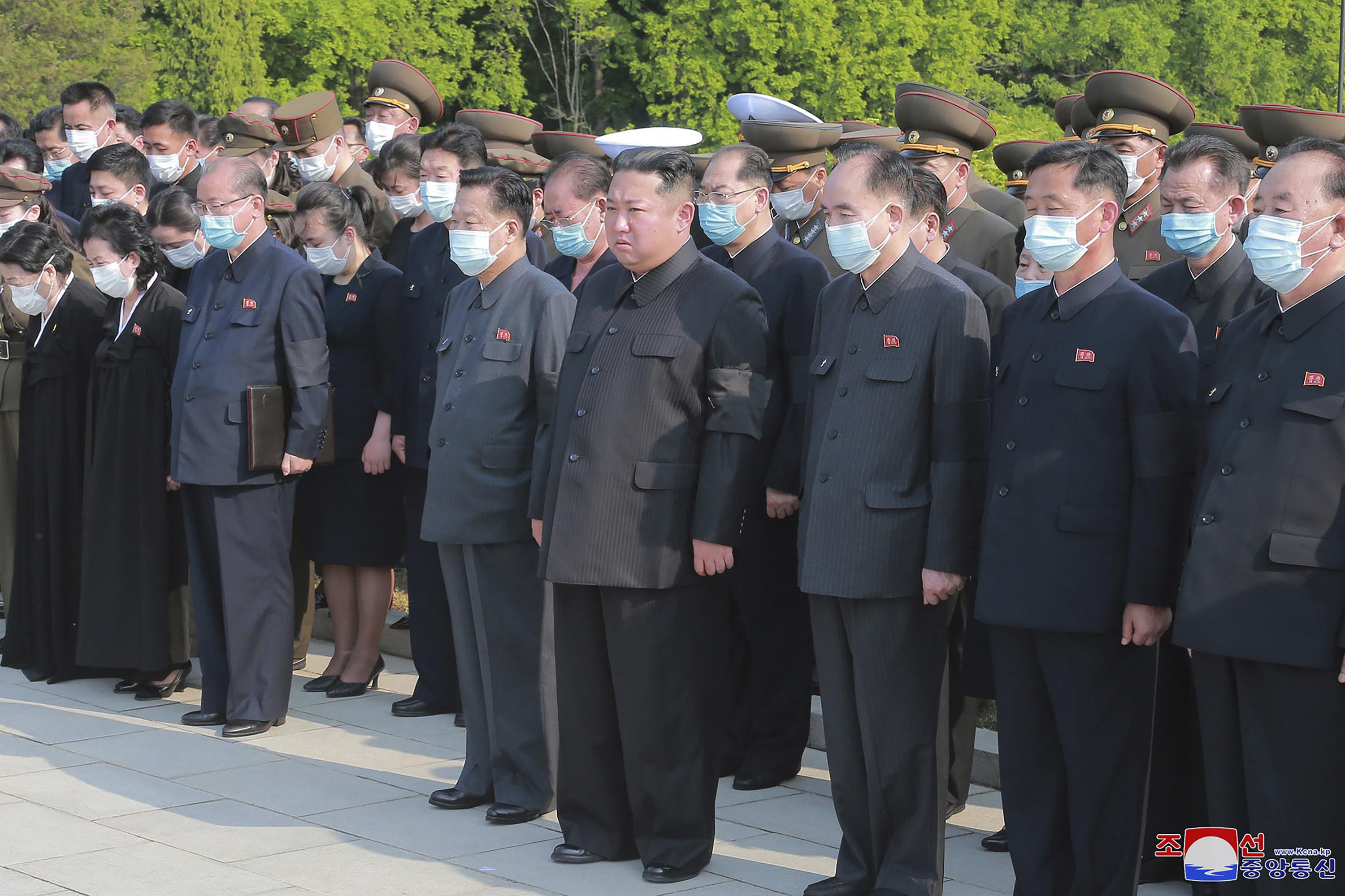 Kim other N. Koreans attend large funeral amid COVID worry – The Associated Press – en Español