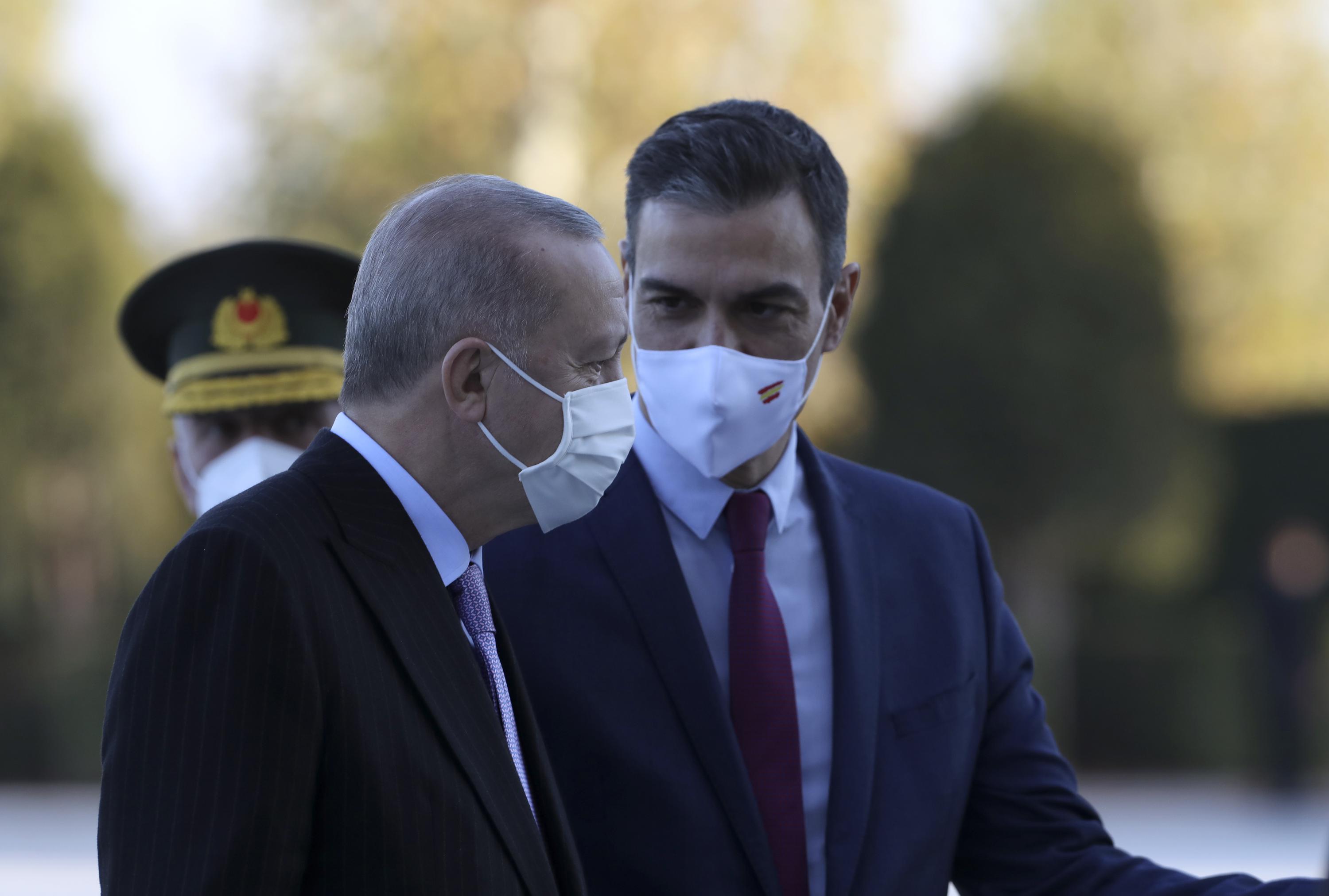 Turkey, Spain discuss sale of aircraft carrier, submarine