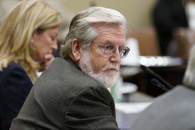 El senador Roger Thompson, republicano de Oklahoma, durante una sesión legislativa en el Senado, el 17 de septiembre de 2020. (AP Foto/Sue Ogrocki, File)