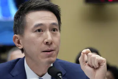 El director general de TikTok, Shou Zi Chew, durante una audiencia ante legisladores de EEUU, el jueves 23 de marzo de 2023, en Washington. (Foto AP/Alex Brandon)
