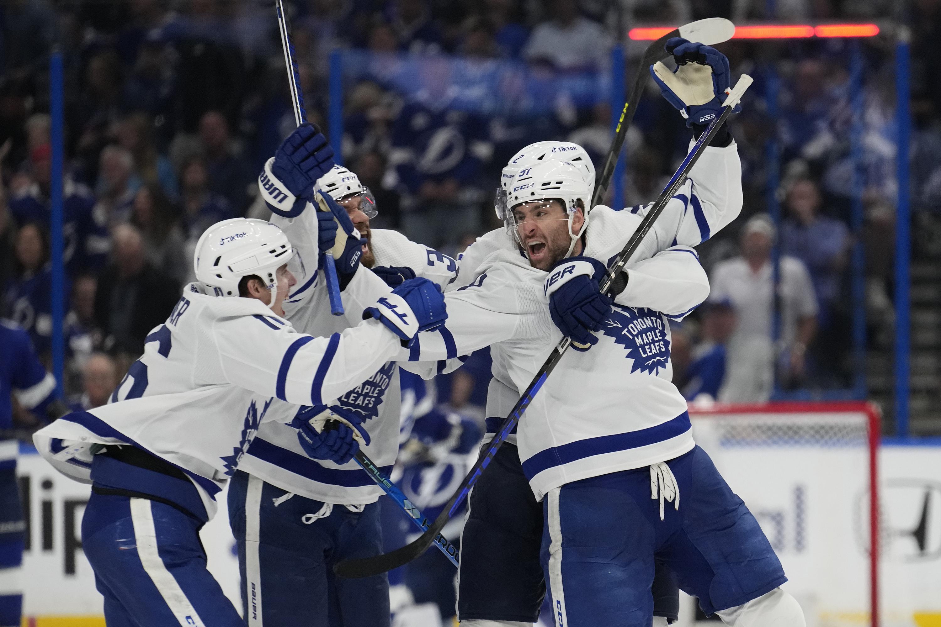 Matthews scores twice as Leafs rout Capitals 7-3