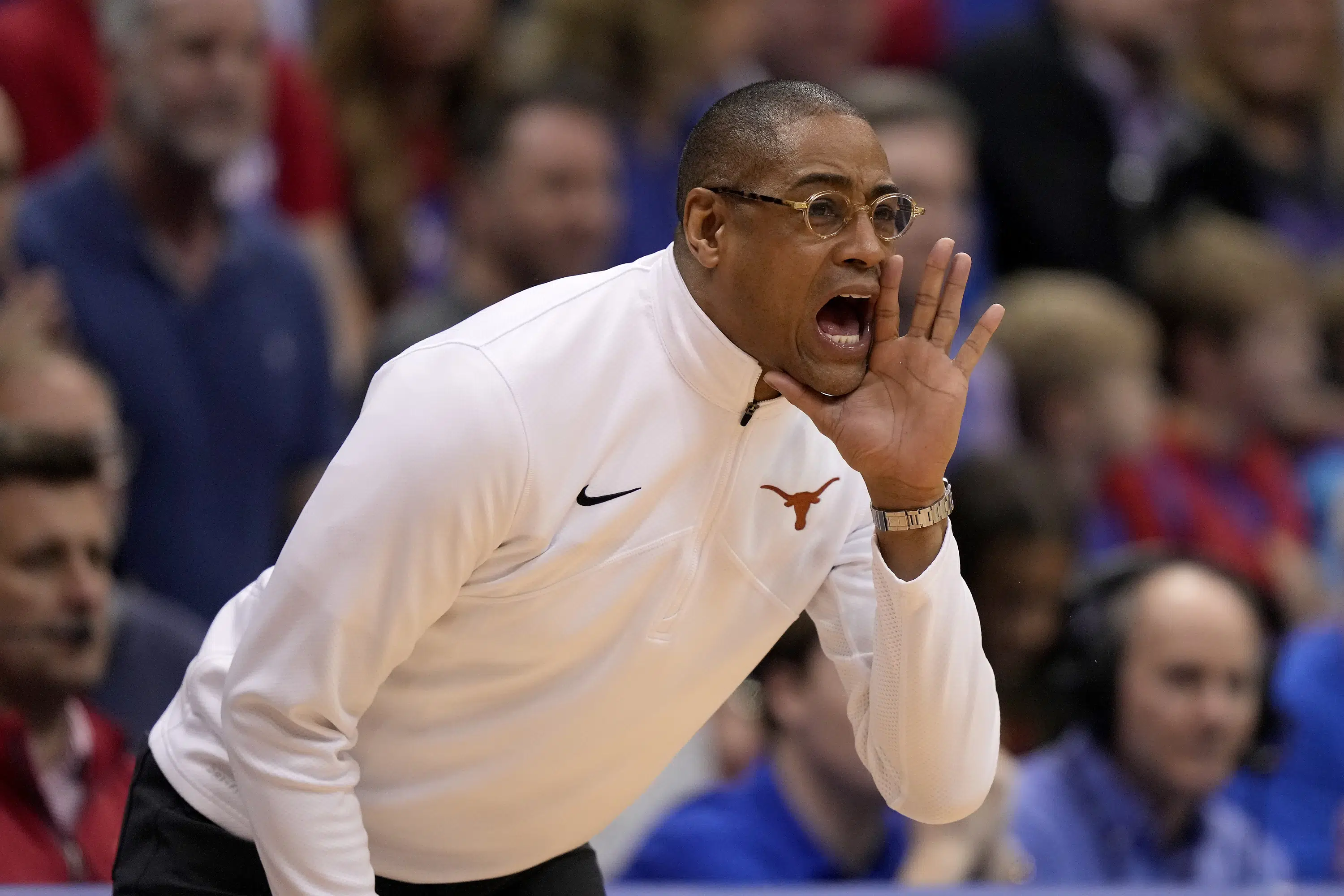 Texas bumps interim coach Rodney Terry salary over $800,000 | AP News