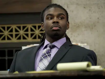 Micheail Ward, el acusado del asesinato de la niña Hadiya Pendleton, en el tribunal en Chicago el 21 de agosto de 2018. (Jose M. Osorio/Chicago Tribune via AP, Pool)