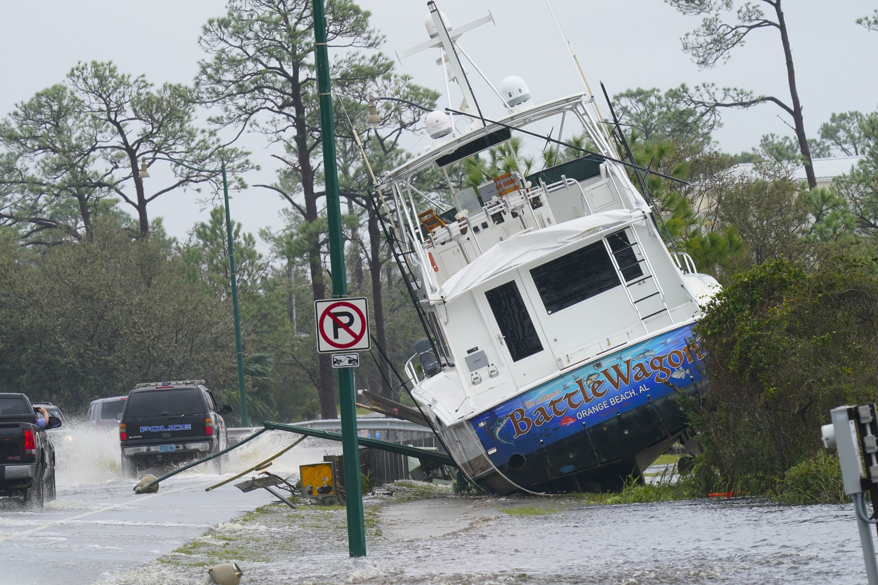 At least 1 dead, hundreds rescued after Hurricane Sally AP News