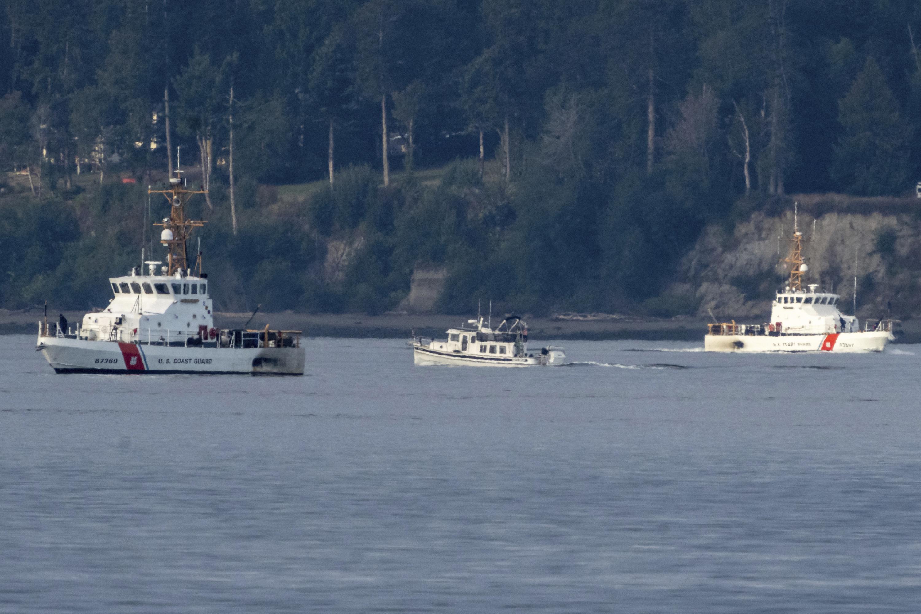 1 dead, 9 missing after floatplane crashes in Puget Sound