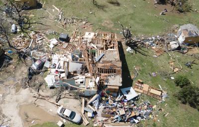 La escena el 30 de abril de 2022 después del tornado surgido cerca de Andover, Kansas. (Jaime Green/The Wichita Eagle via AP)