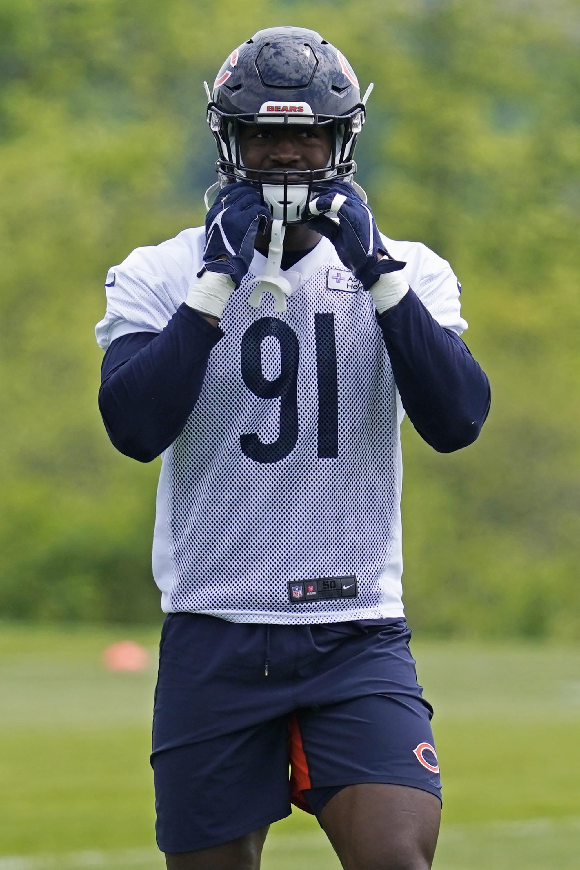 Changes under new coach Matt Eberflus hit Bears defense AP News