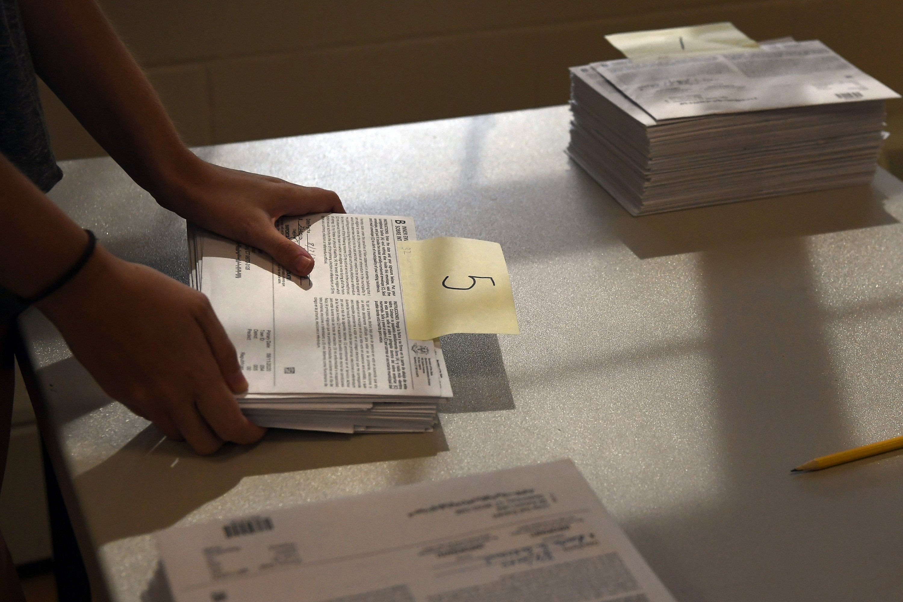 Connecticut election workers still counting primary ballots AP News