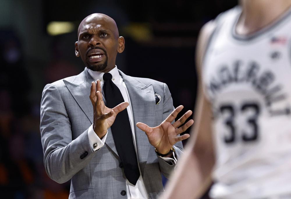 Vanderbilt extends basketball coach Jerry Stackhouse’s contract