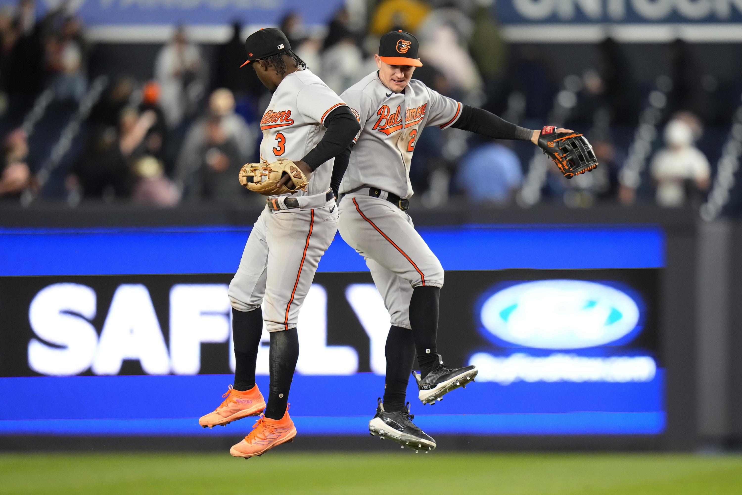 Frazier, Henderson power 8-run 7th, Orioles win 9-6, stop Yanks' 5