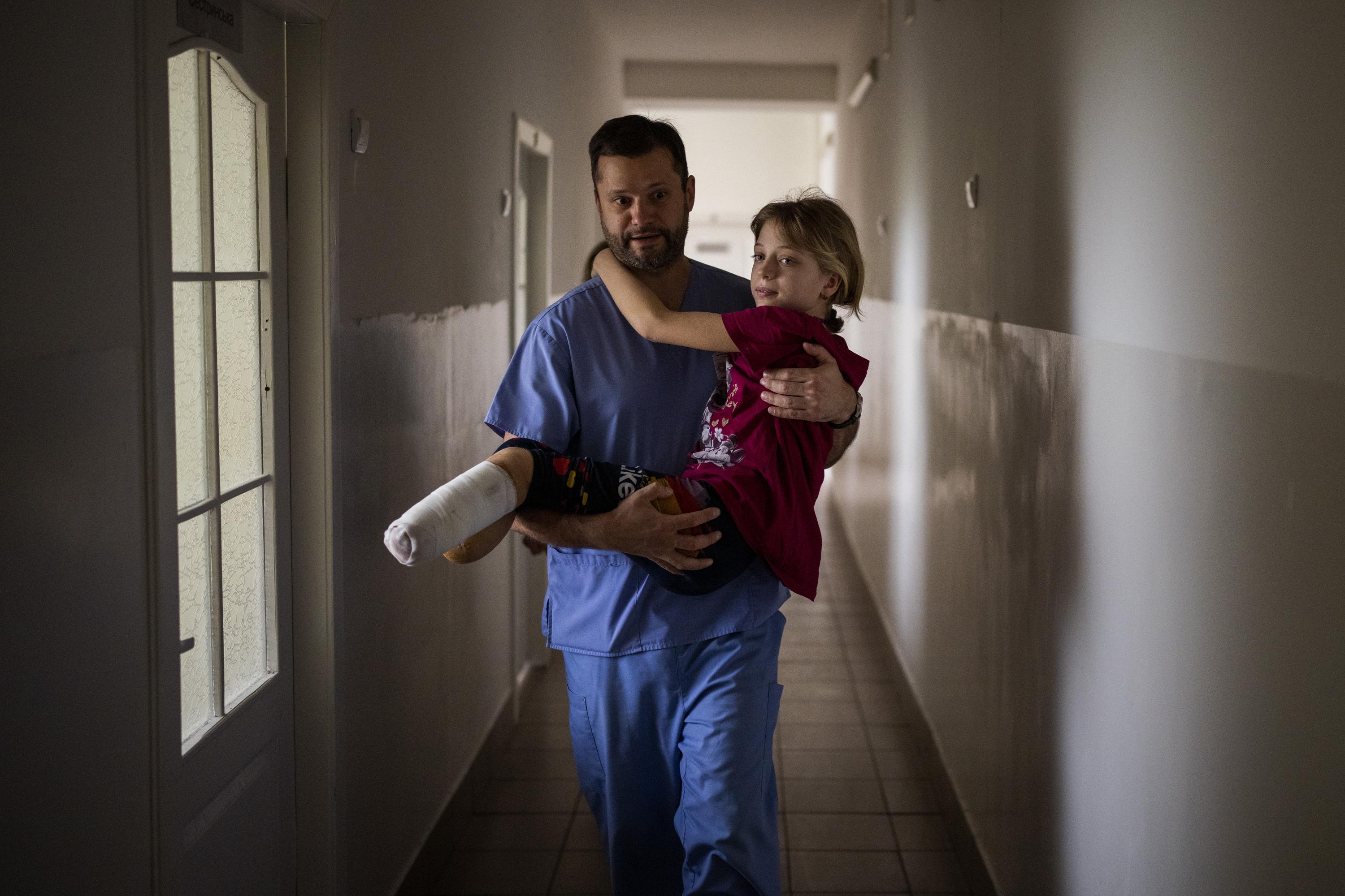 In Ukraine, limbs lost and lives devastated in an instant