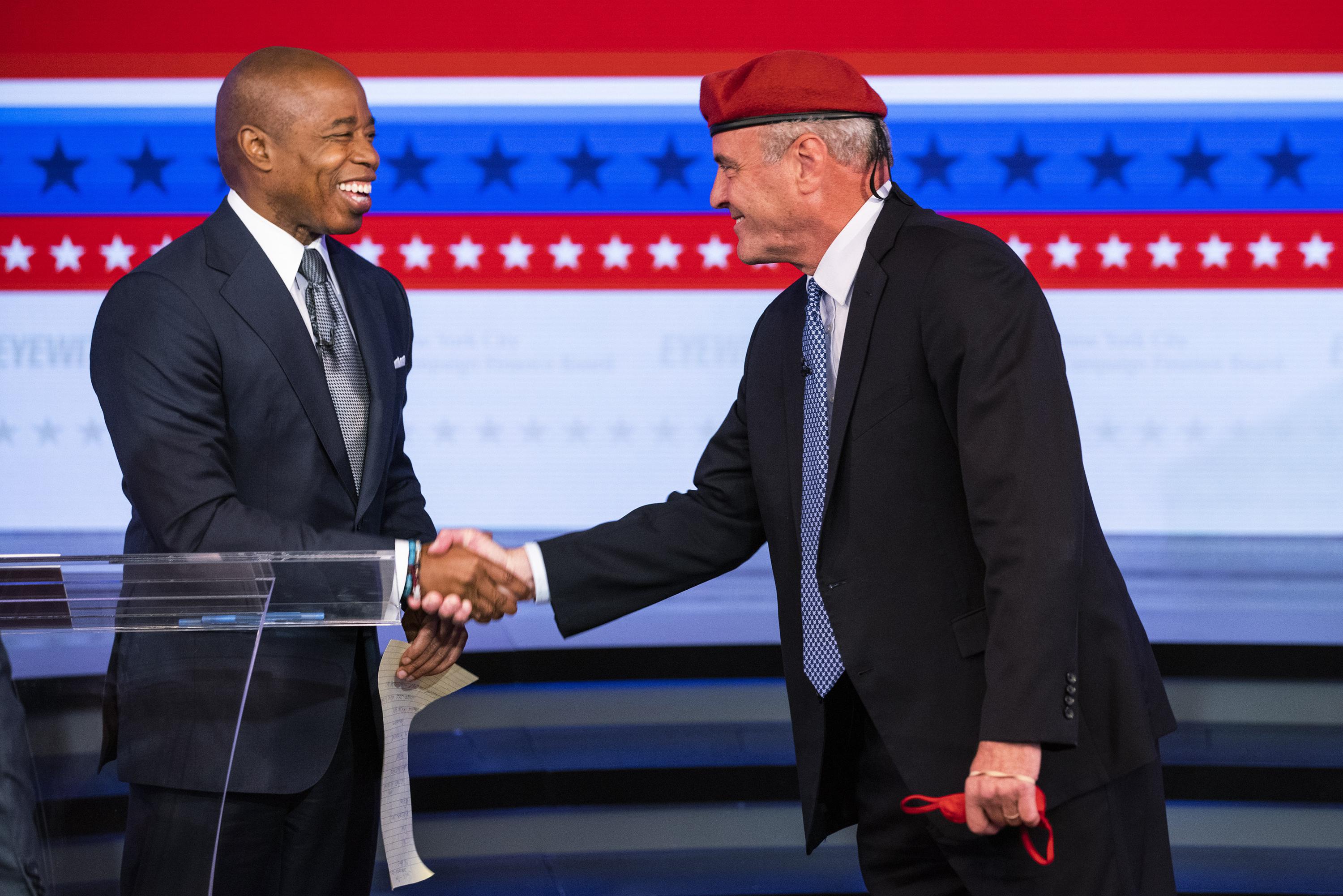new-york-s-mayoral-candidates-trade-barbs-and-compliments-ap-news