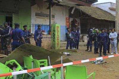 El lugar donde estalló la bomba en Beni, Congo, el 25 de diciembre de 2021. (Foto AP /Al-hadji Kudra Maliro)