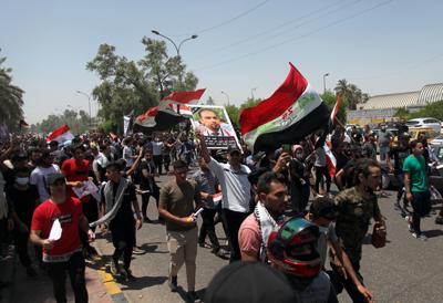 Decenas de personas protestan en Bagdad, Irak, contra el asesinato de activistas y periodistas, el 25 de mayo de 2021. (Foto AP/Khalid Mohammed)