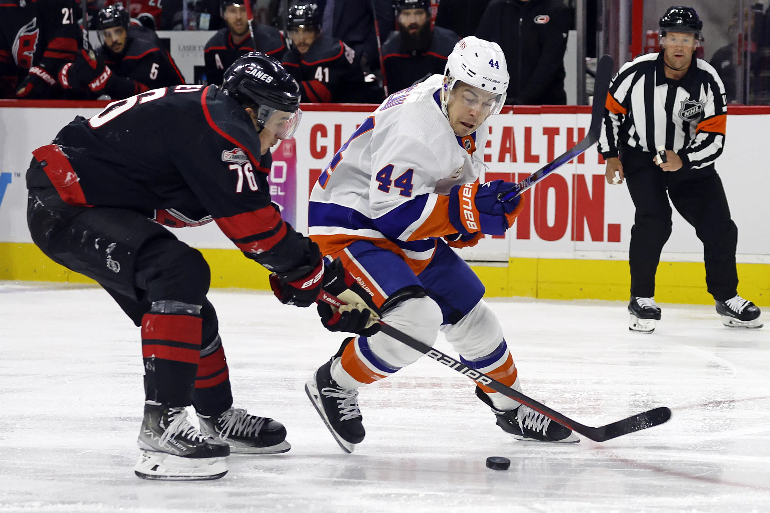 Martinook ends goal drought as Hurricanes nip Islanders 21