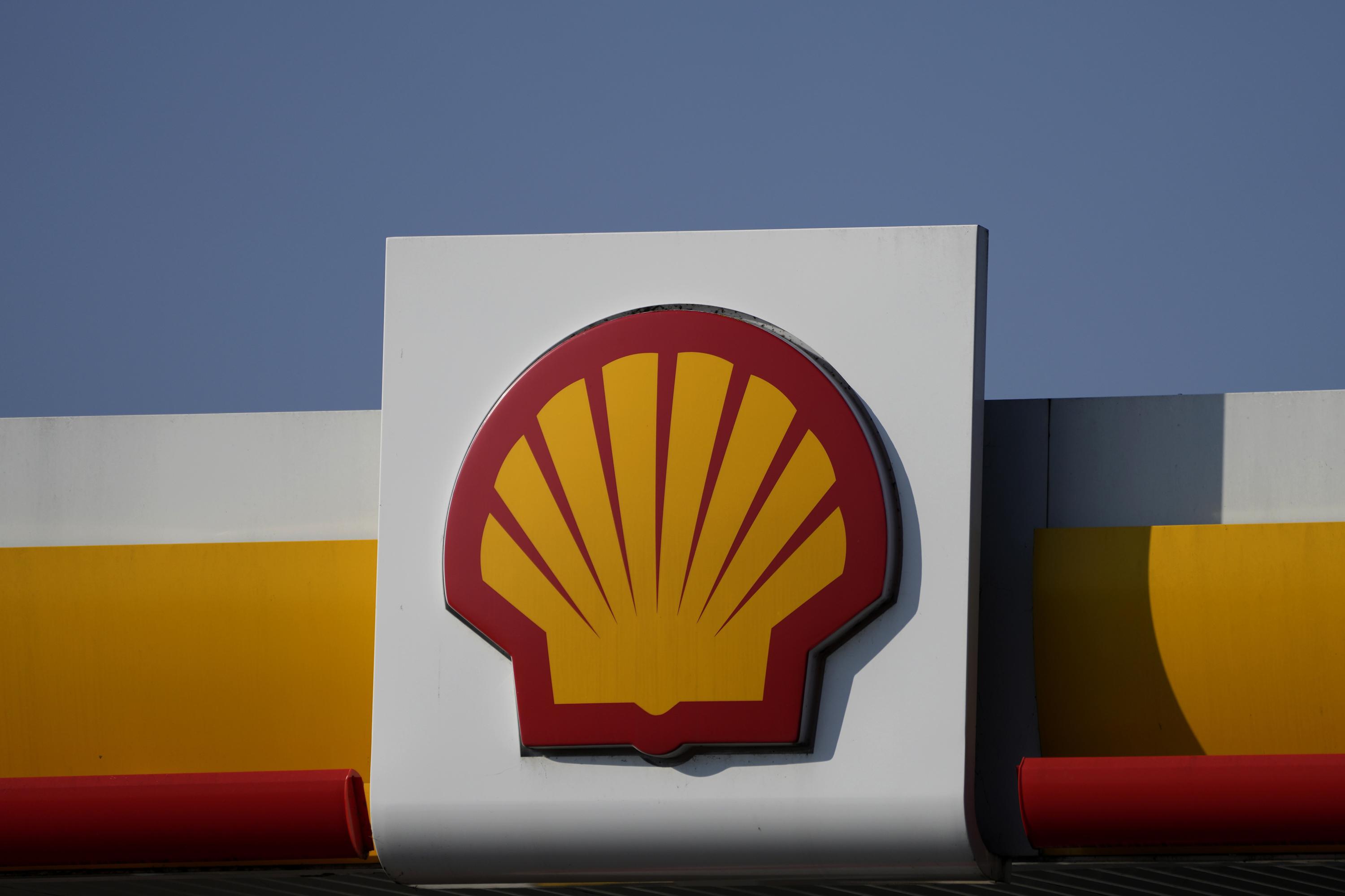 Shell reports record 1stquarter earnings as oil prices soar AP News