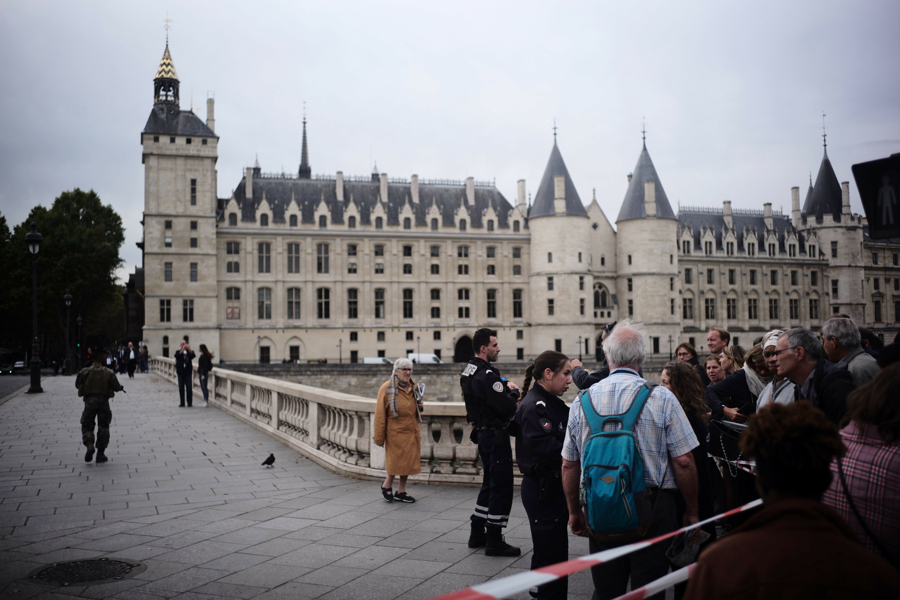 Knife attack by employee at Paris police HQ kills 4 officers Knife attack by employee at Paris police HQ kills 4 officers