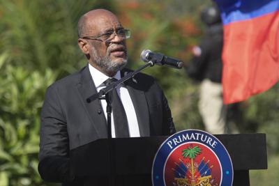 ARCHIVO - El primer ministro haitiano Ariel Henry habla durante una ceremonia en memoria del presidente asesinado Jovenel Moïse, en el Museo del Panteón Nacional de Puerto Príncipe, Haití, el 7 de julio de 2022. (AP Foto/Odelyn Joseph, archivo)
