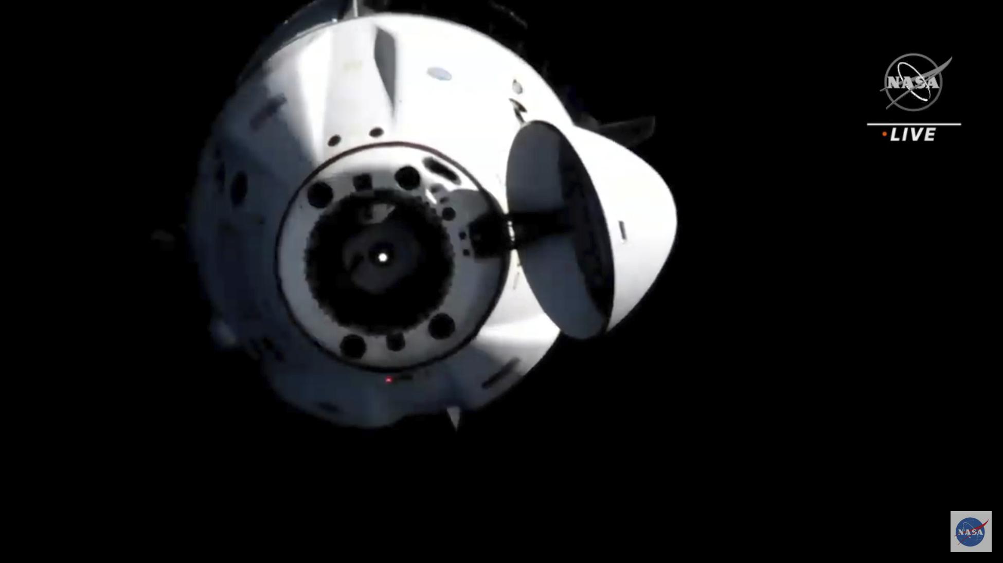 Los astronautas de cuatro estaciones se ponen al día con SpaceX en casa