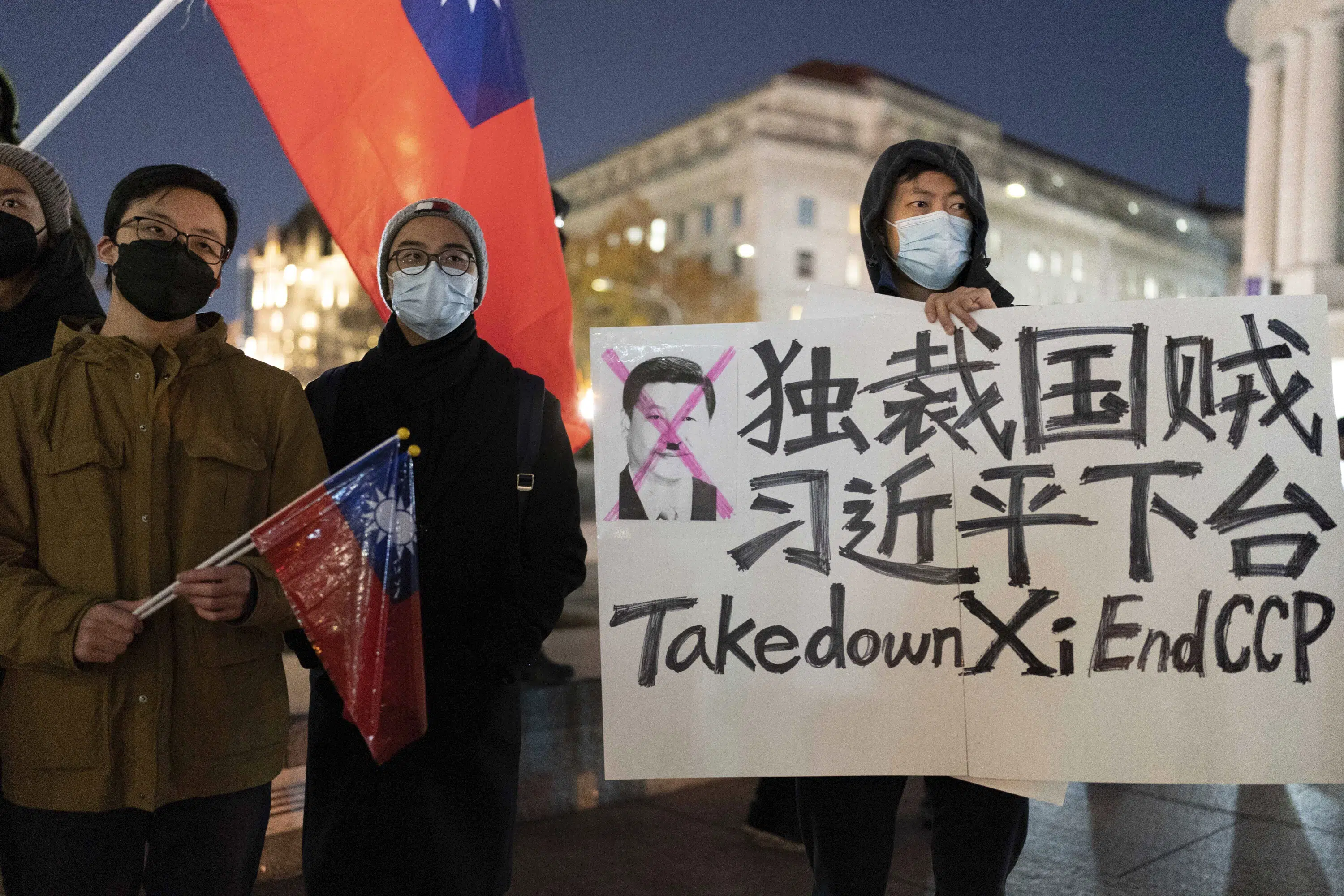 Protesters near White House demand 'Free China!' | AP News