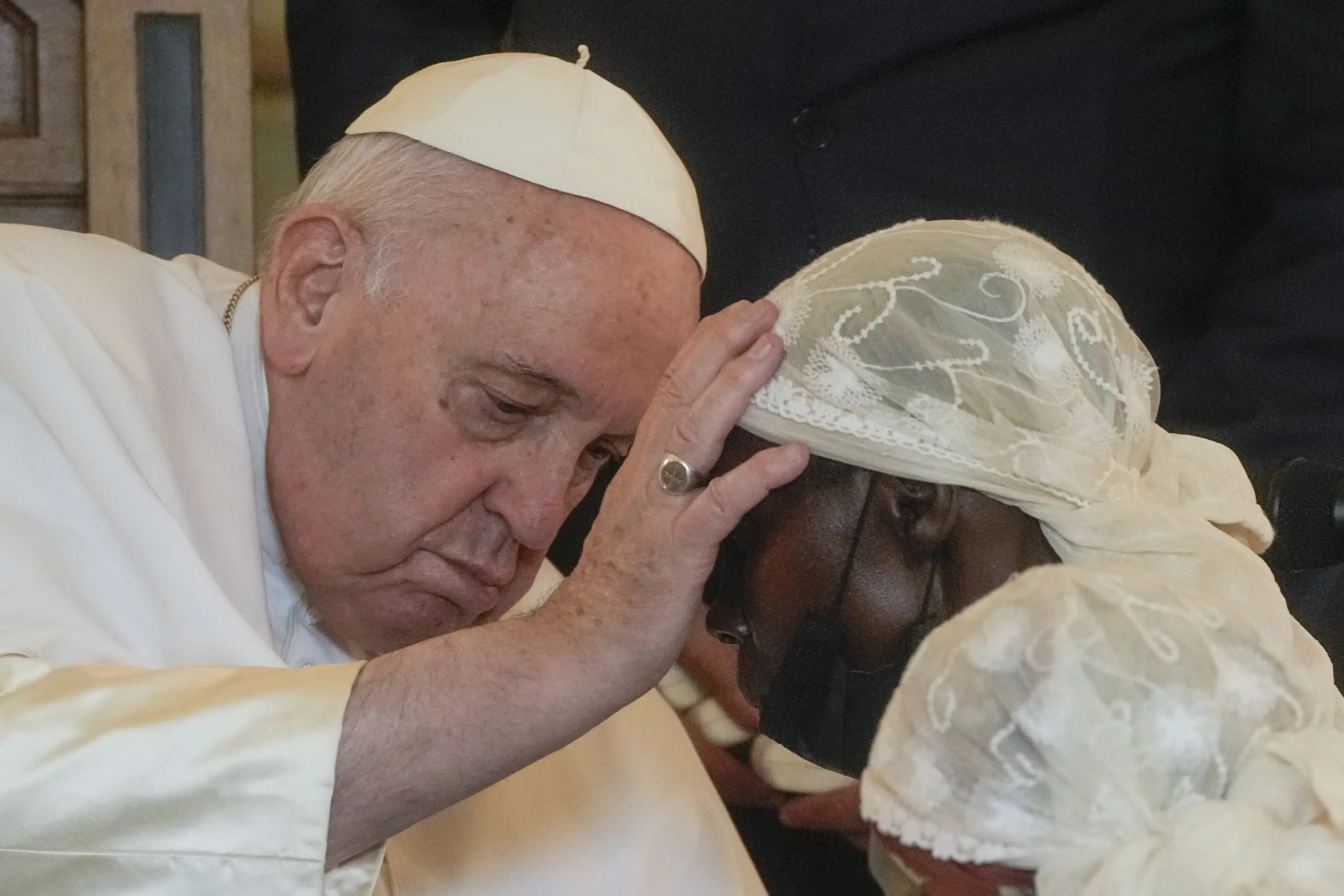 Pope consoles Congolese victims: 'Your pain is my pain' - The Associated Press - en Español