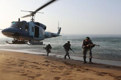 Foto facilitada por las fuerzas armadas iraníes, de las maniobras militares en una región del sureste de Irán, el 7 de noviembre del 2021. (Fuerzas Armadas de Irán via AP)