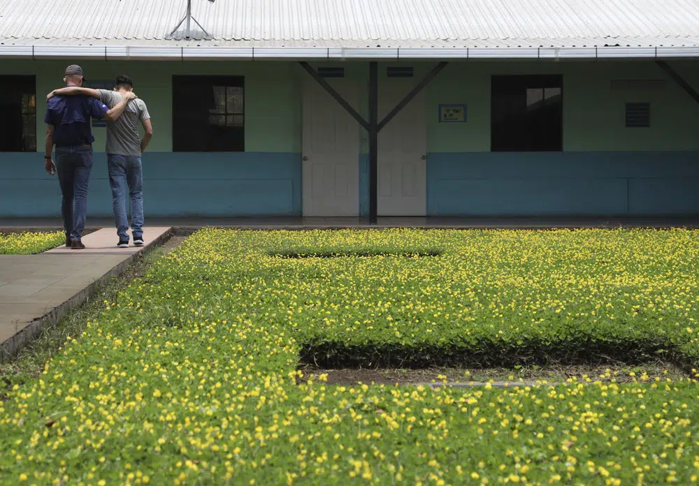 Más allá de la cárcel: pastores mantienen la esperanza de sanar a El Salvador de las pandillas