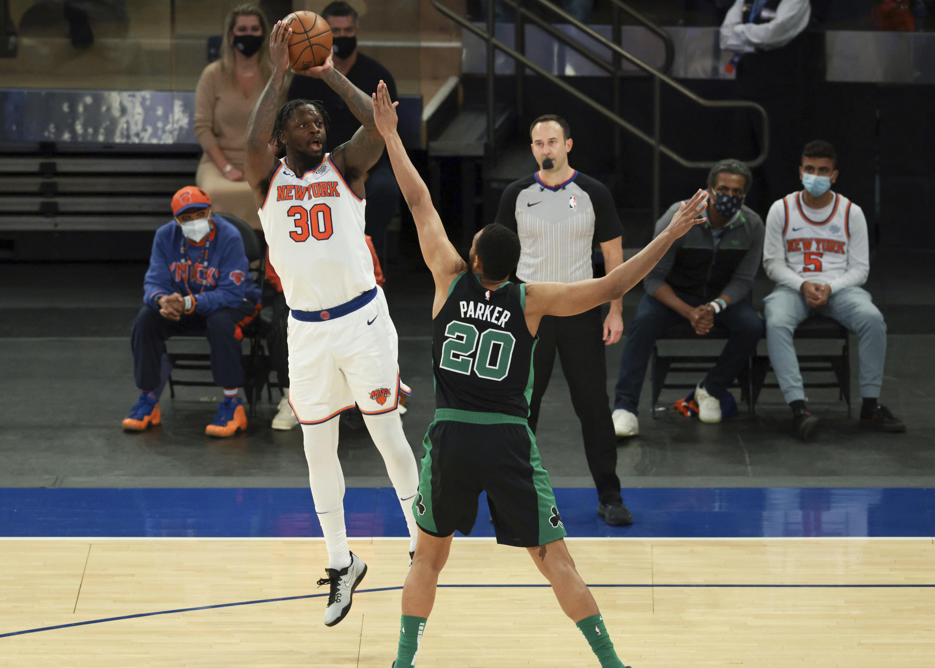 NBA: Estrela do Nets James Harden tira sarro do Knicks com capa de