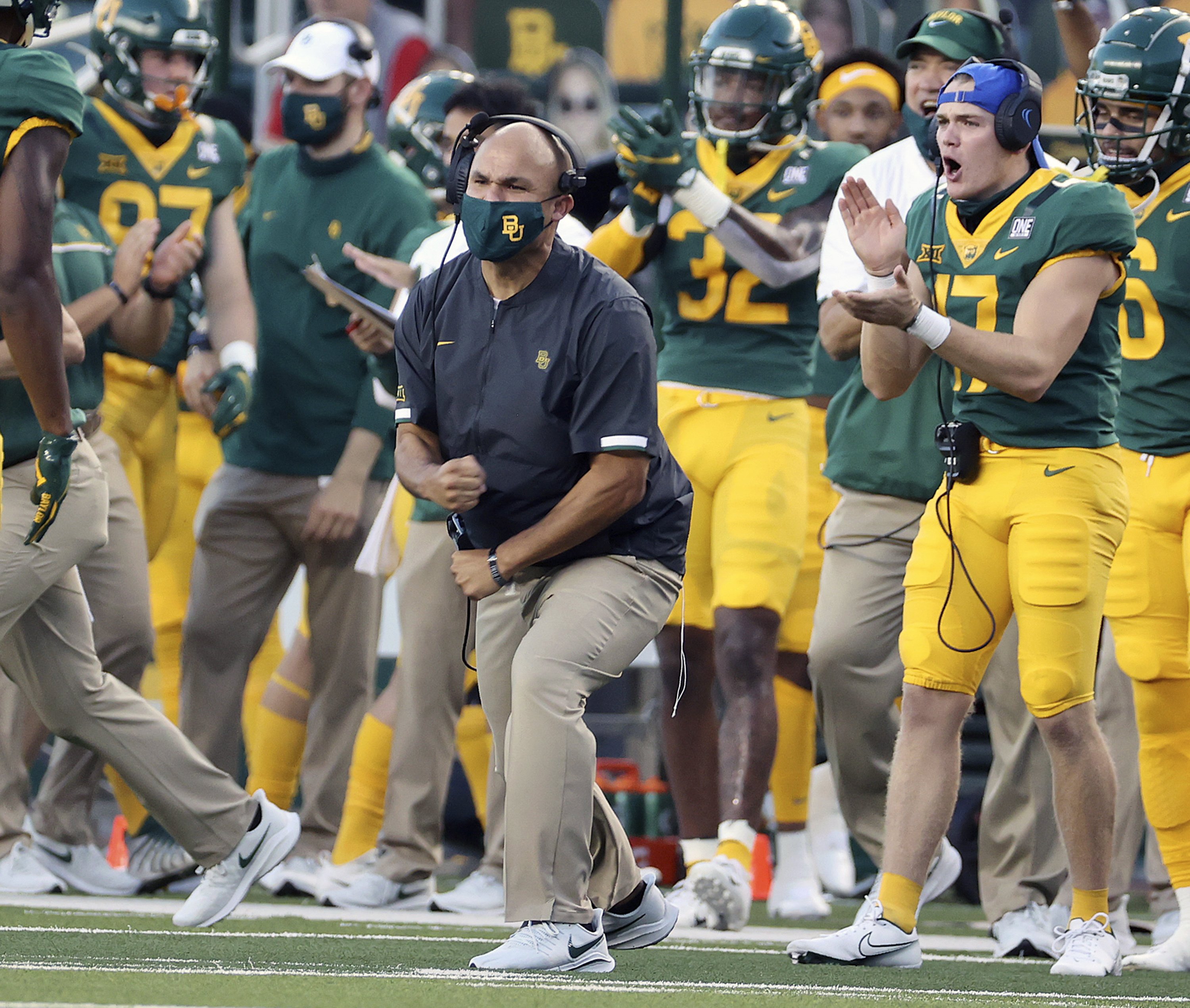 Ebner dominates in Aranda debut as Baylor tops Kansas 47-14 | AP News