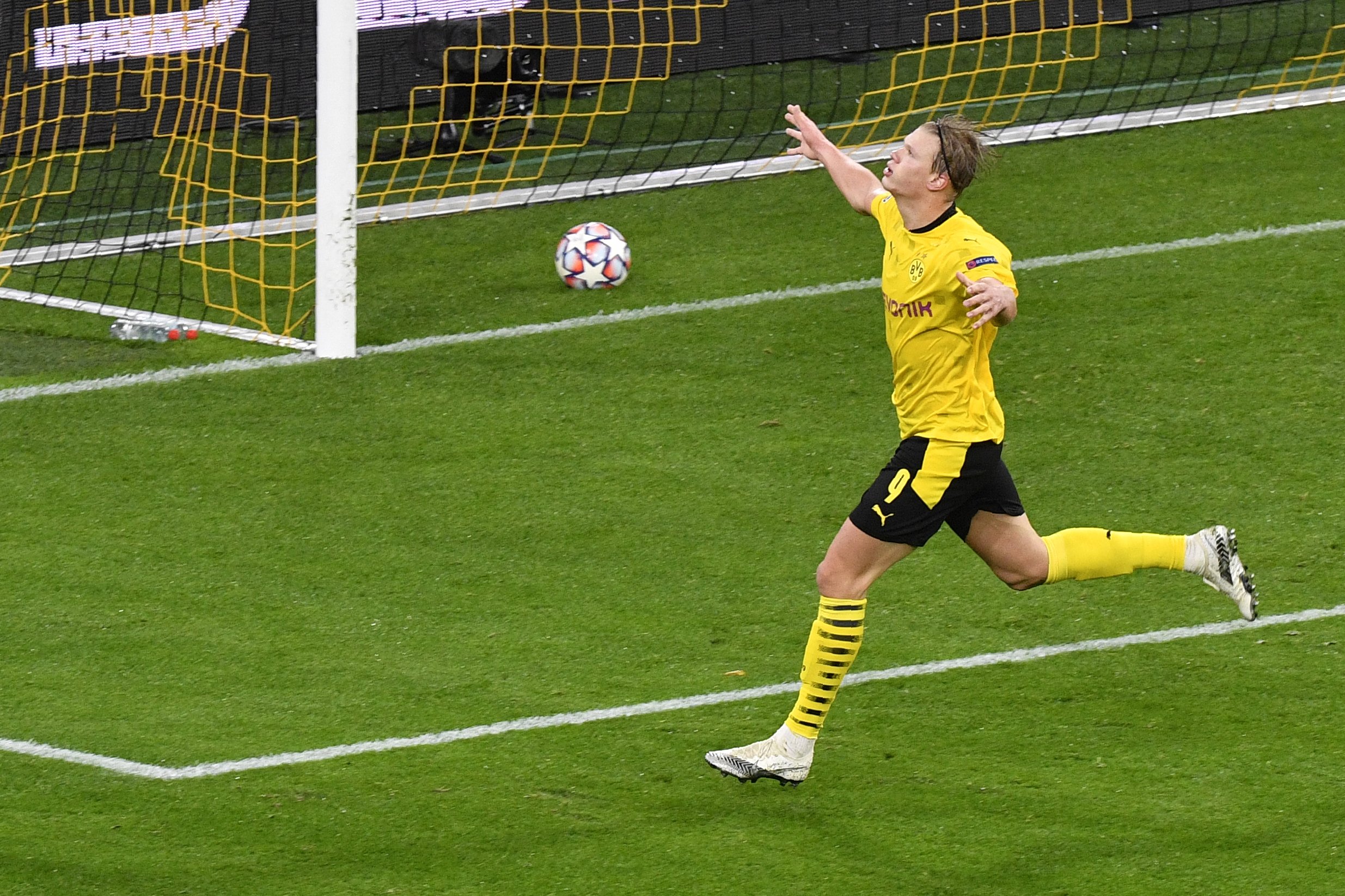 Dortmund beats Zenit 2-0 for first Champions League win