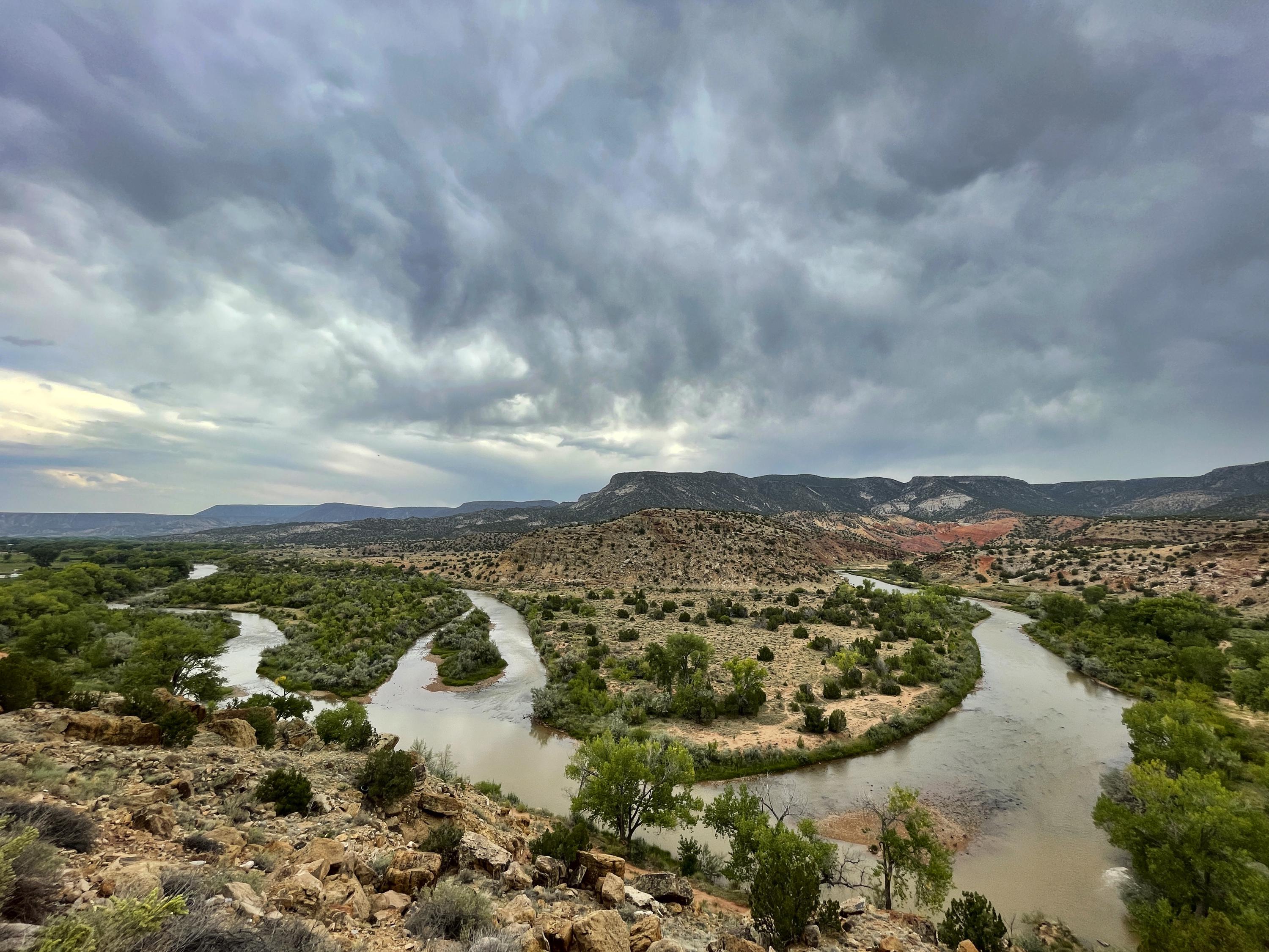 La sequía pone a prueba las tradiciones del agua del centenario en Nuevo México