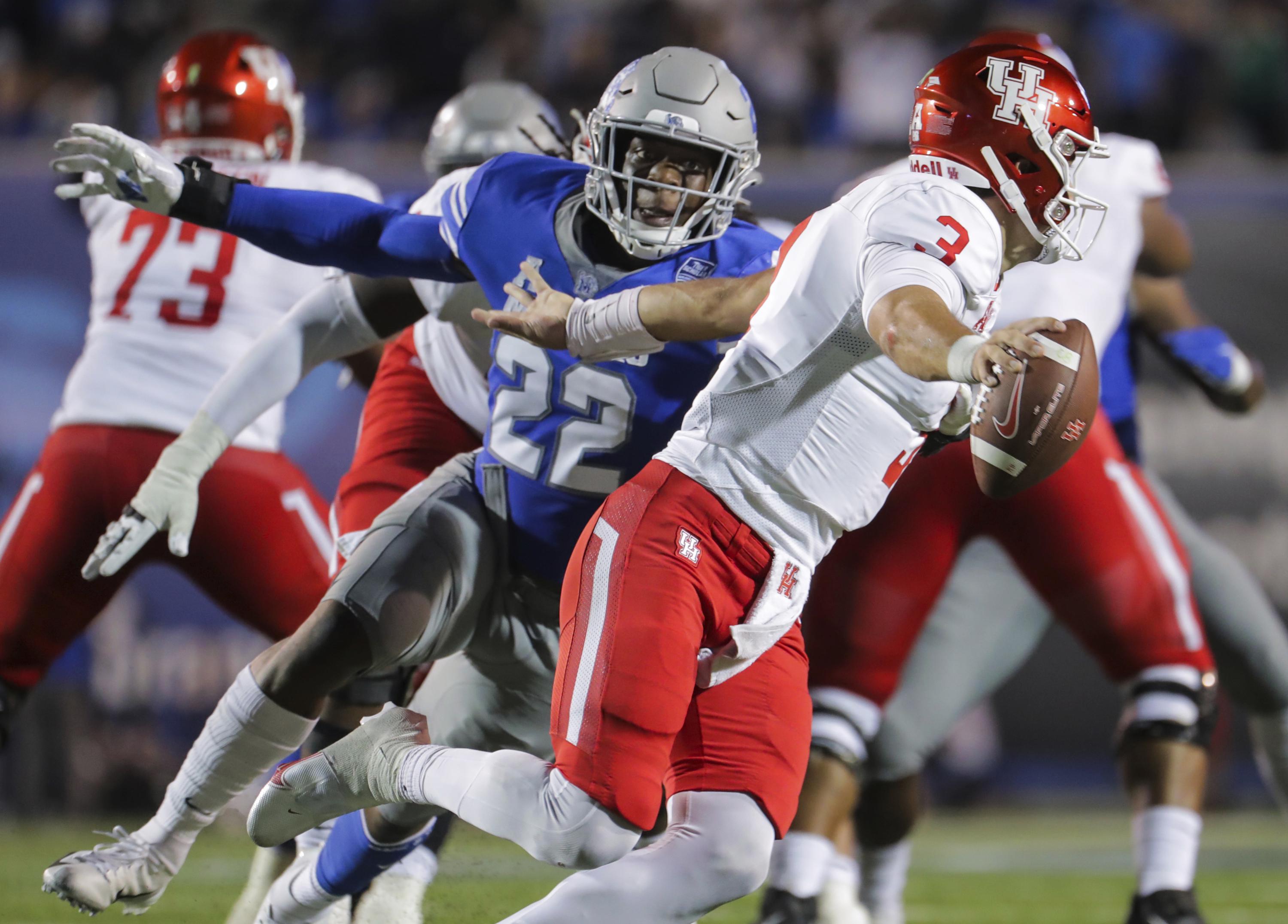 Tune throws 2 TD passes late, Houston stuns Memphis 33-32