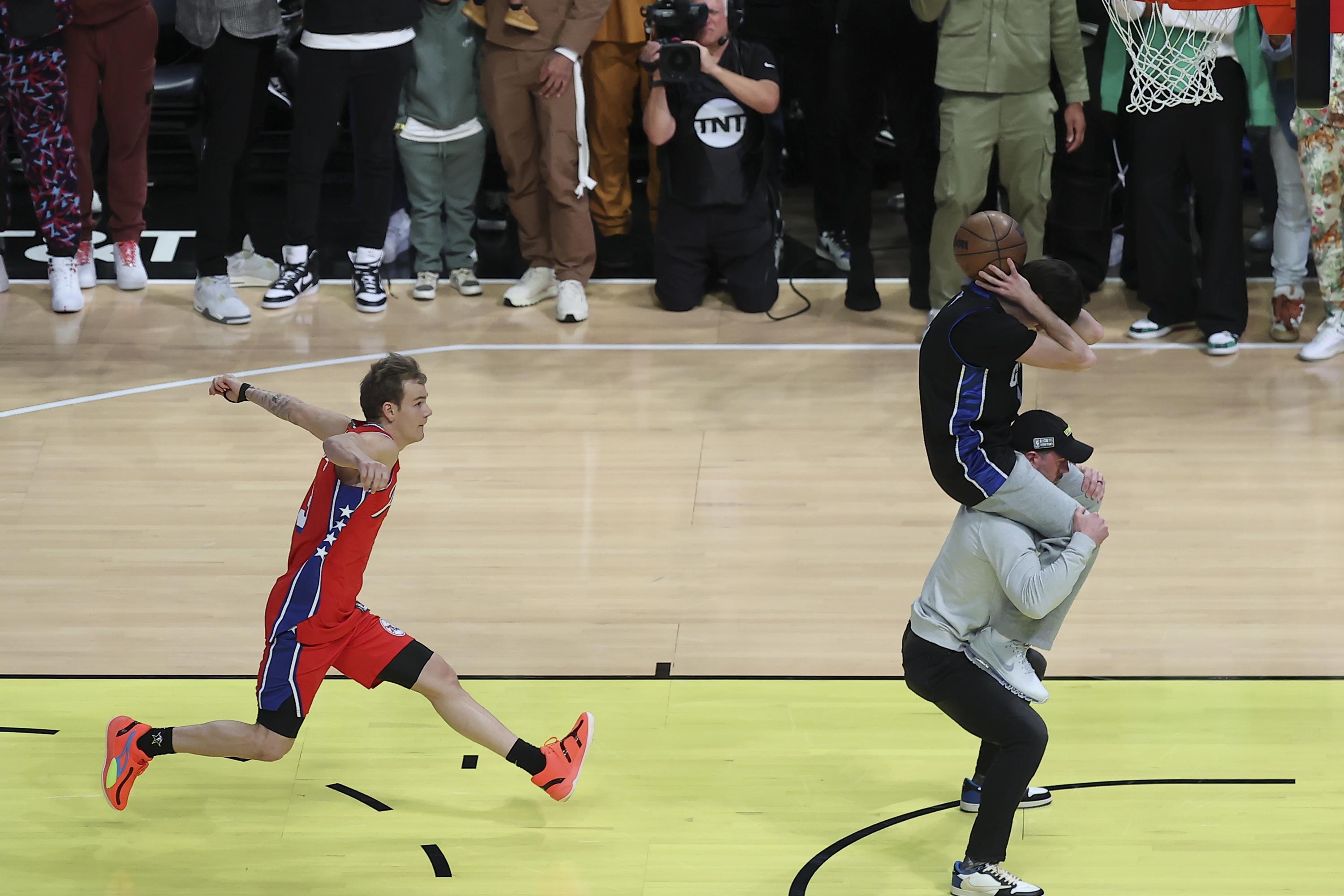 NBA All-Star Slam Dunk Contest Coach Teaches Competitors New Slams –