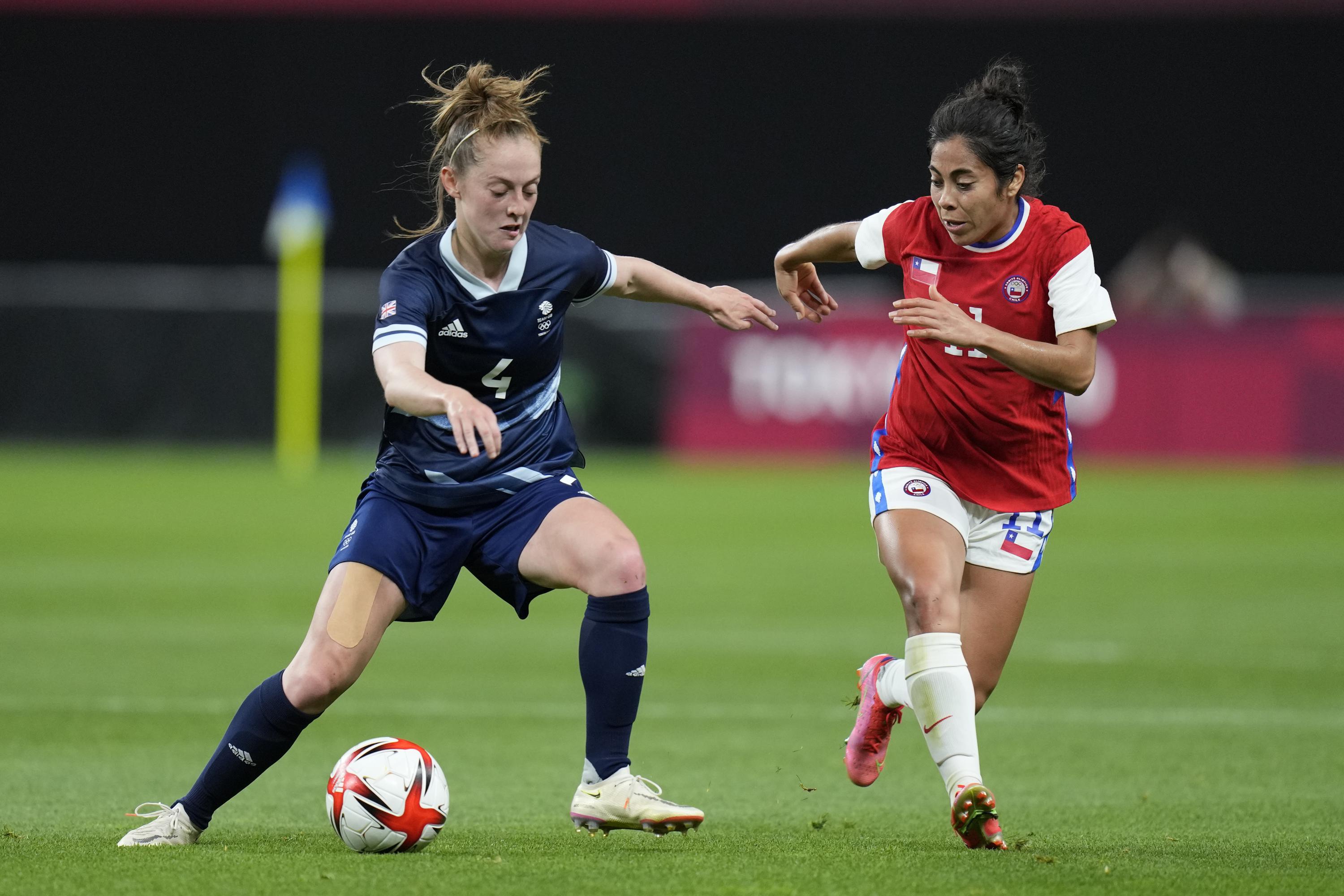 Mujeres futbolistas abren nueva era de activismo olímpico | AP News