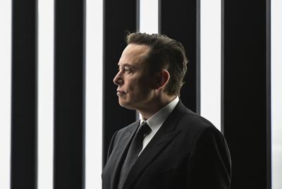 En esta imagen de archivo, Elon Musk, director general de Tesla, durante la inauguración de una fábrica de la automotriz en en Gruenheide, Alemania, el 22 de marzo de 2022. (Patrick Pleul/Pool Foto vía AP, archivo)