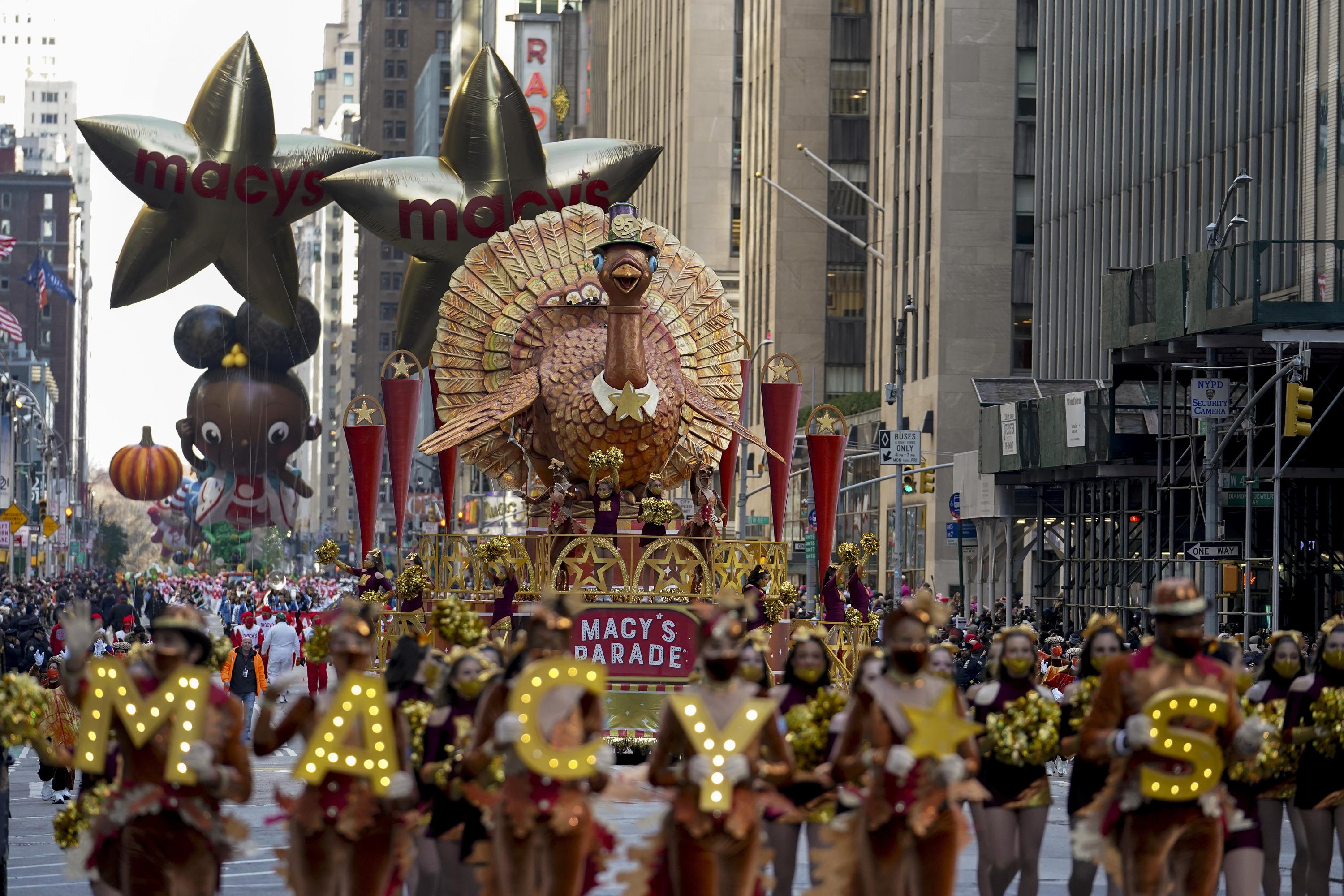 Macy's Thanksgiving parade returns, with all the trimmings - Associated Press