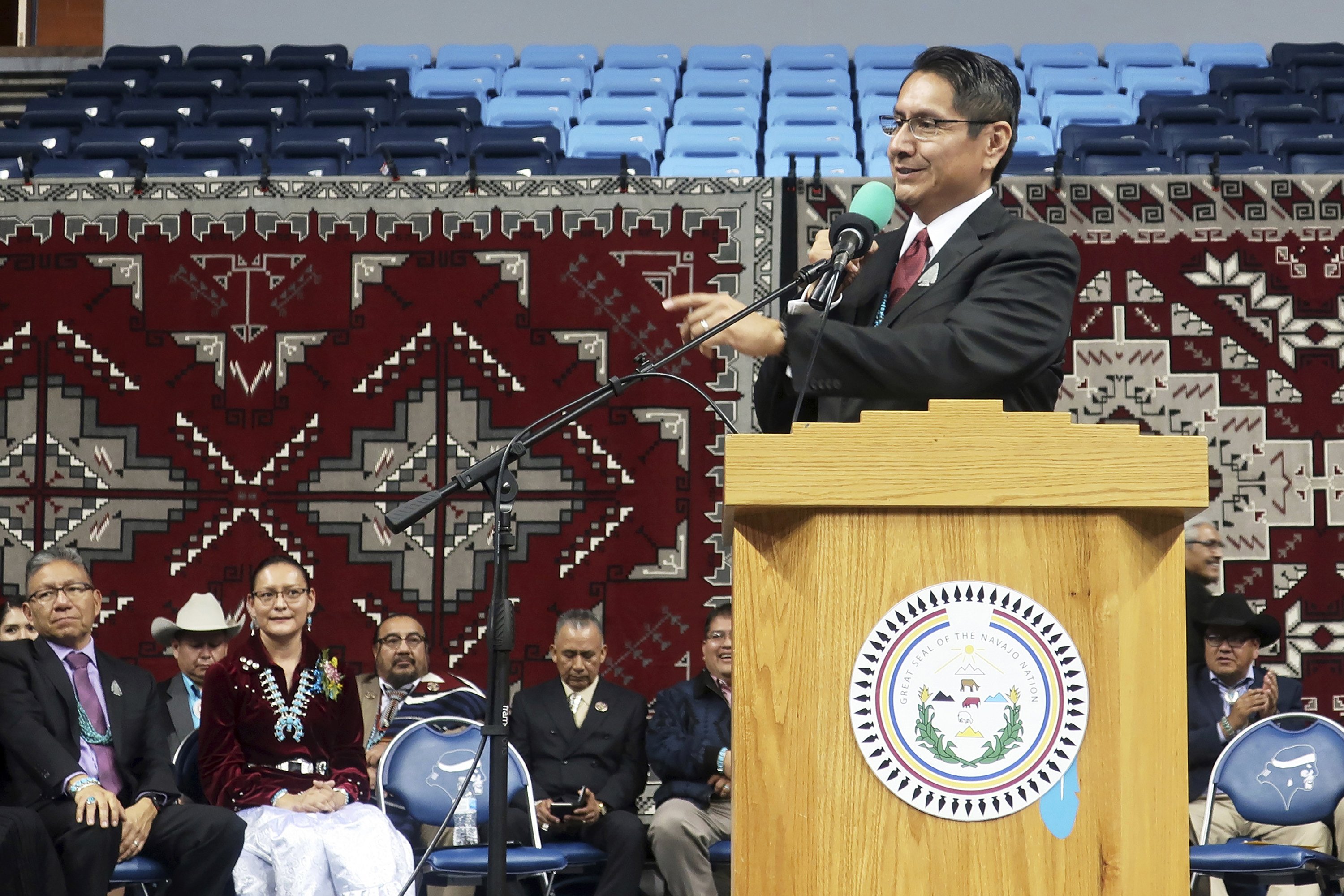 navajo-nation-president-new-mexico-still-failing-students-ap-news