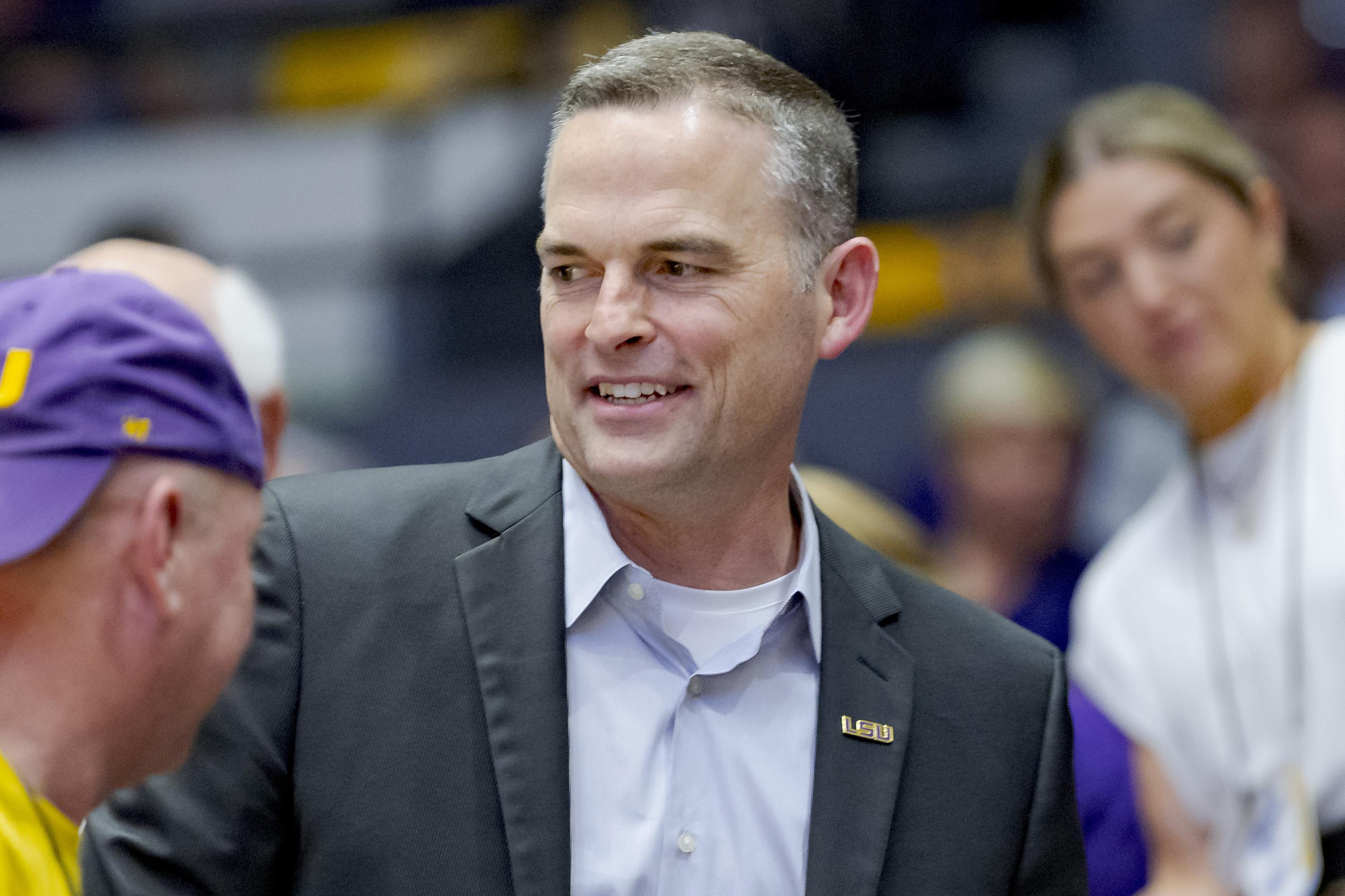 New LSU coach McMahon rebuilds roster despite uncertainty | AP News