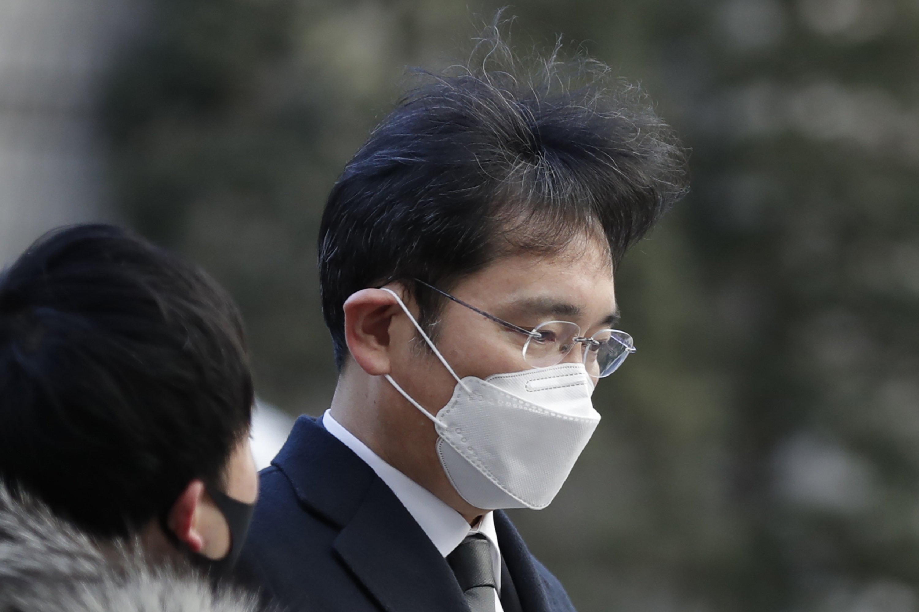 Prosecutors seek 9-year prison sentence for Samsung boss Lee