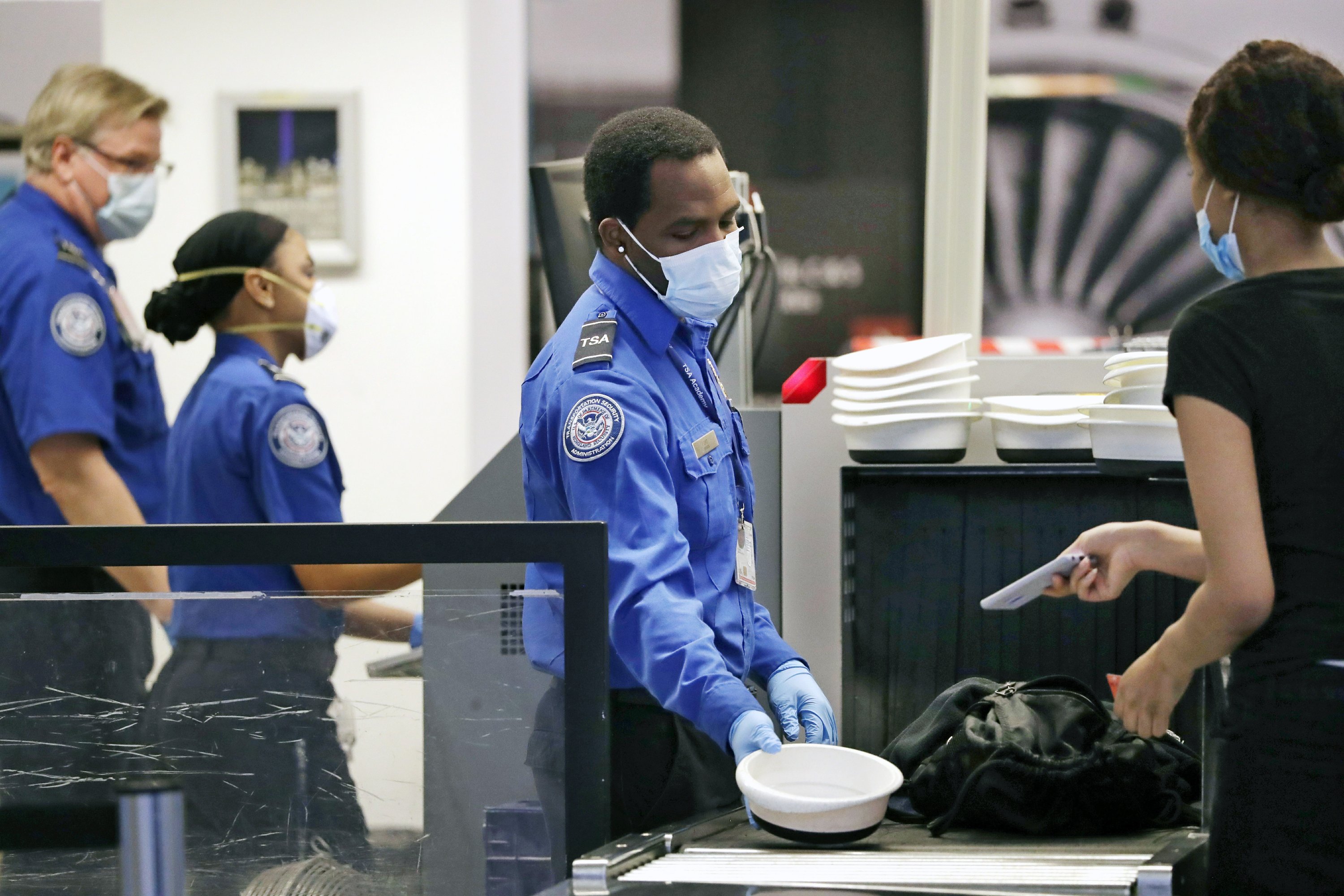 Most major US airlines prohibit weapons in luggage for DC flights