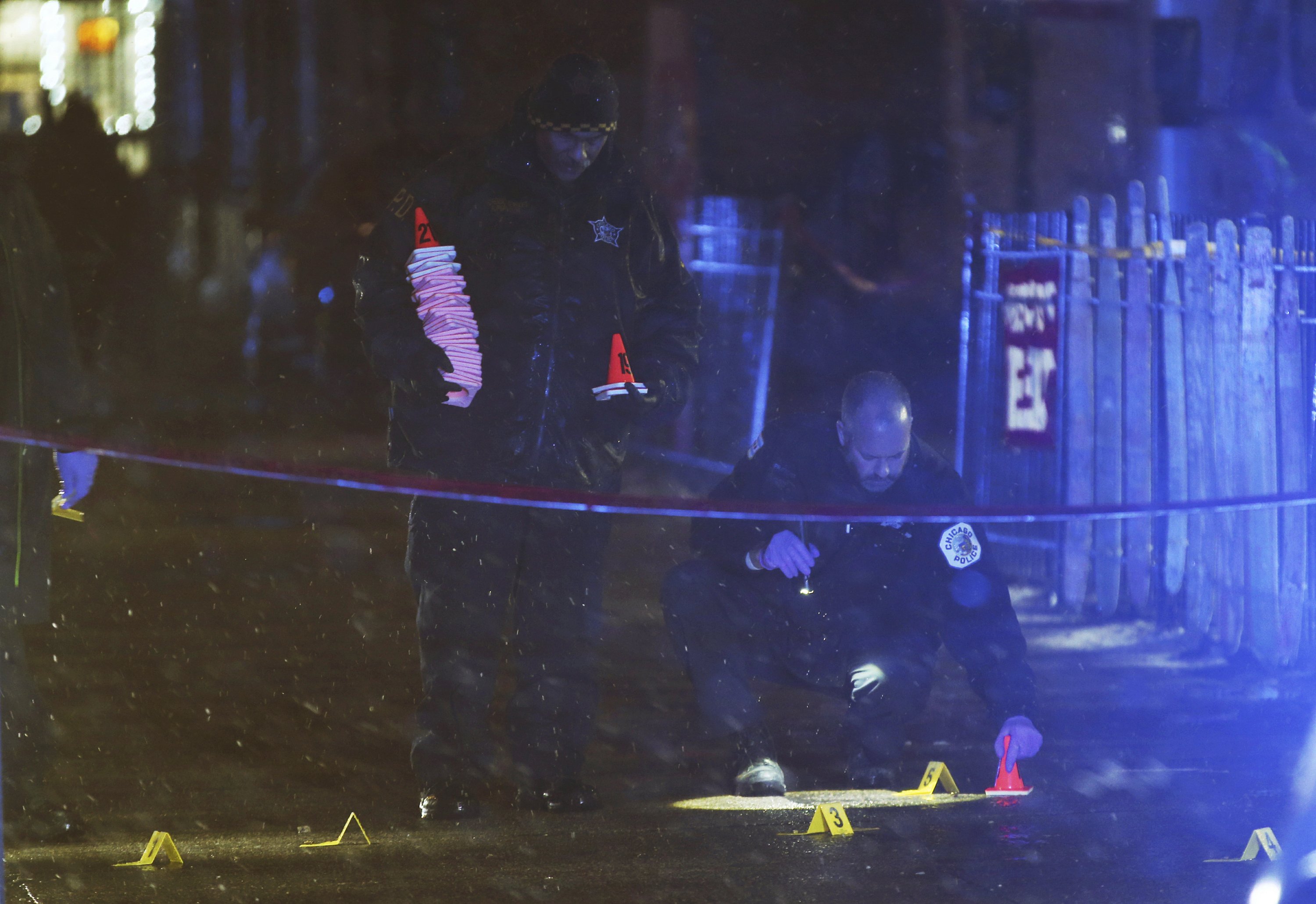 Teen charged in Chicago shooting that killed 1, wounded 4 AP News