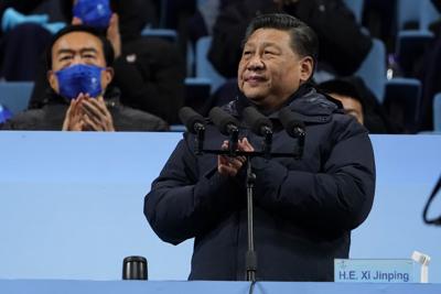 El presidente chino, Xi Jinping, observa la inauguración de los Juegos Olímpicos de Invierno, en Beijing, el 4 de febrero de 2022. (AP Foto/Jae C. Hong)