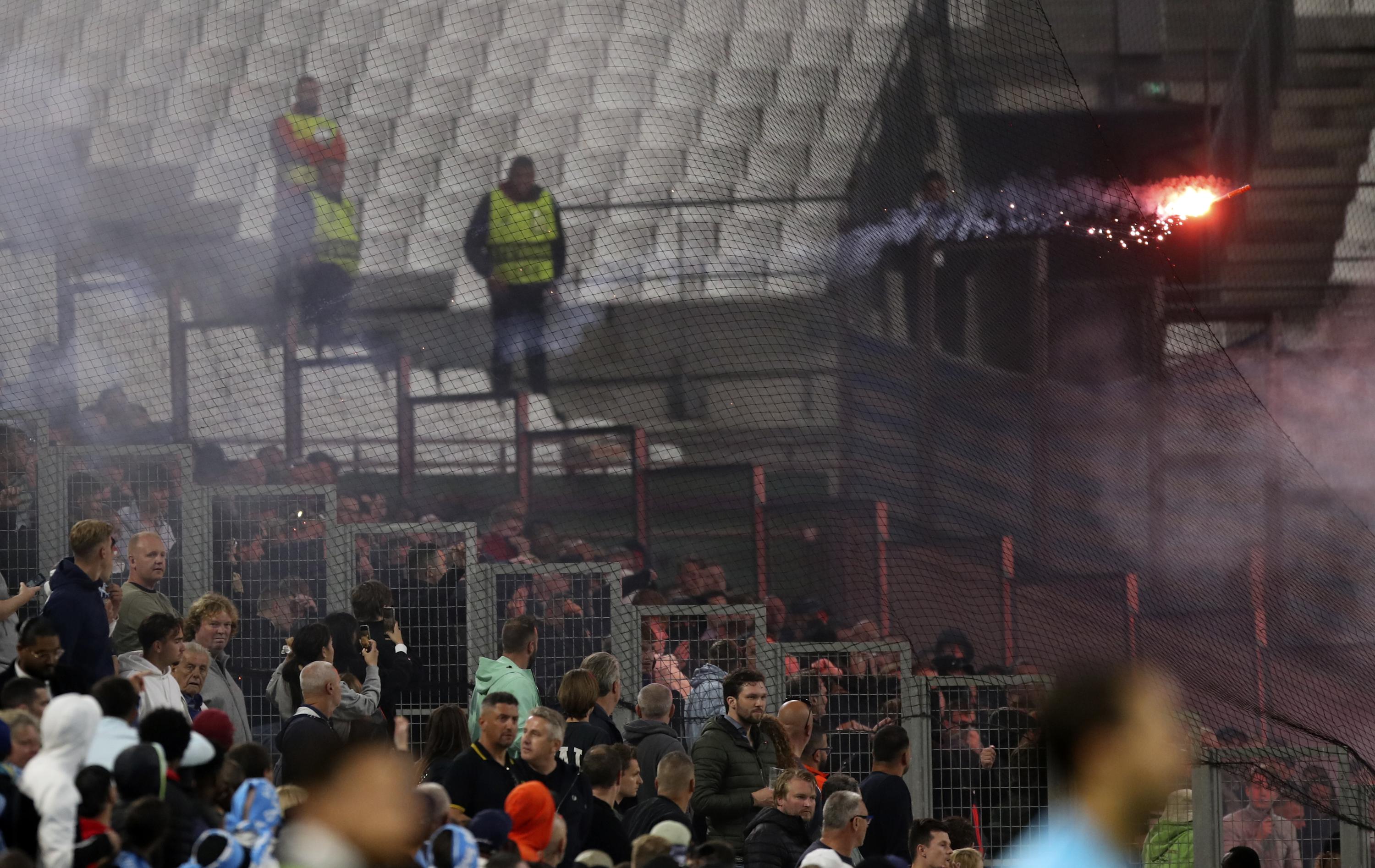 Người hâm mộ đụng độ trước các trận đấu: Frankfurt-West Ham và Marseille-Feyenoord